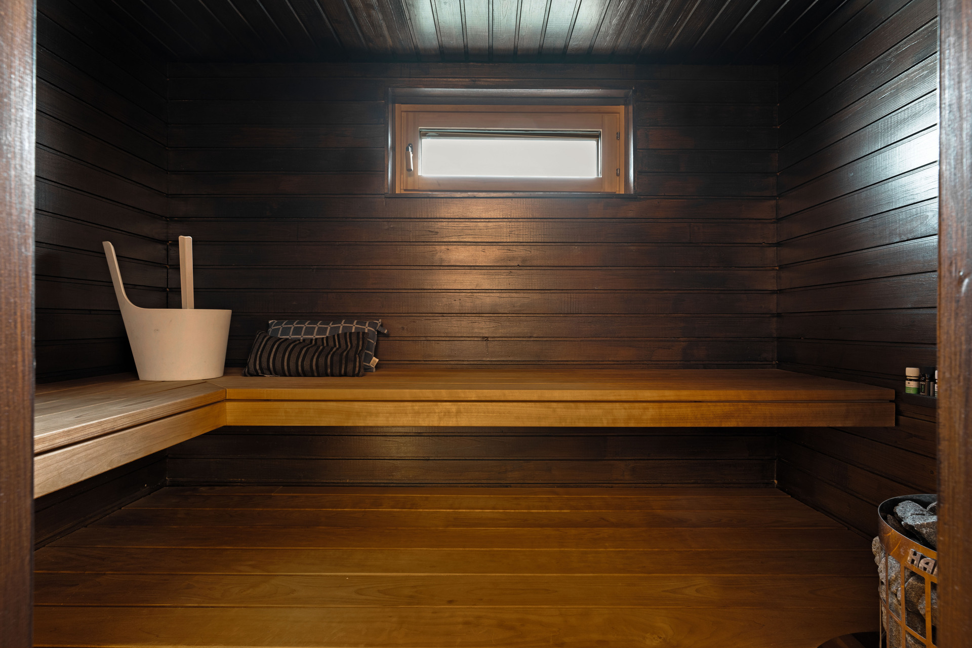 Remontoitu, tyylikäs sauna