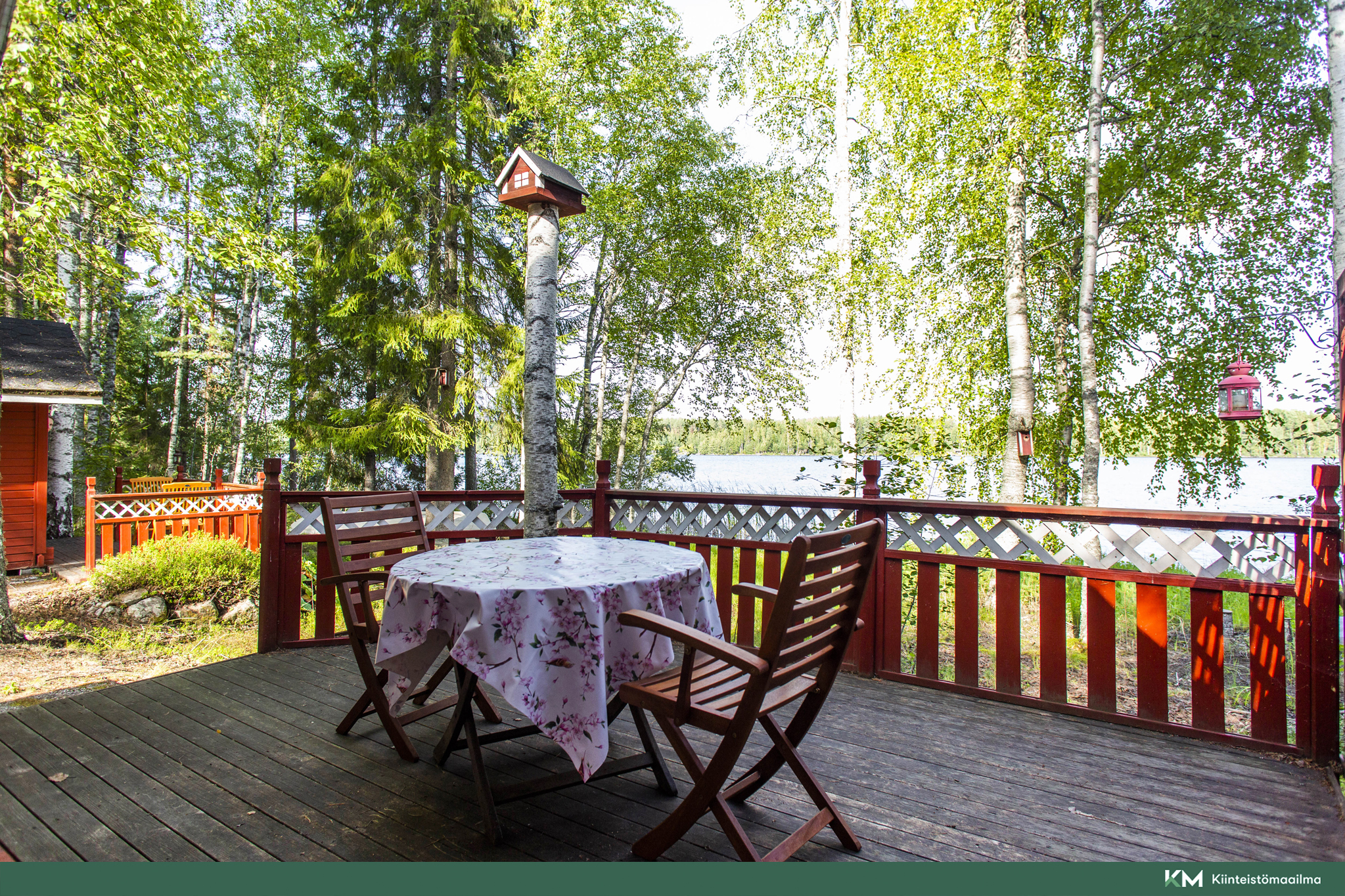 Terassin upeat näkymät järvelle