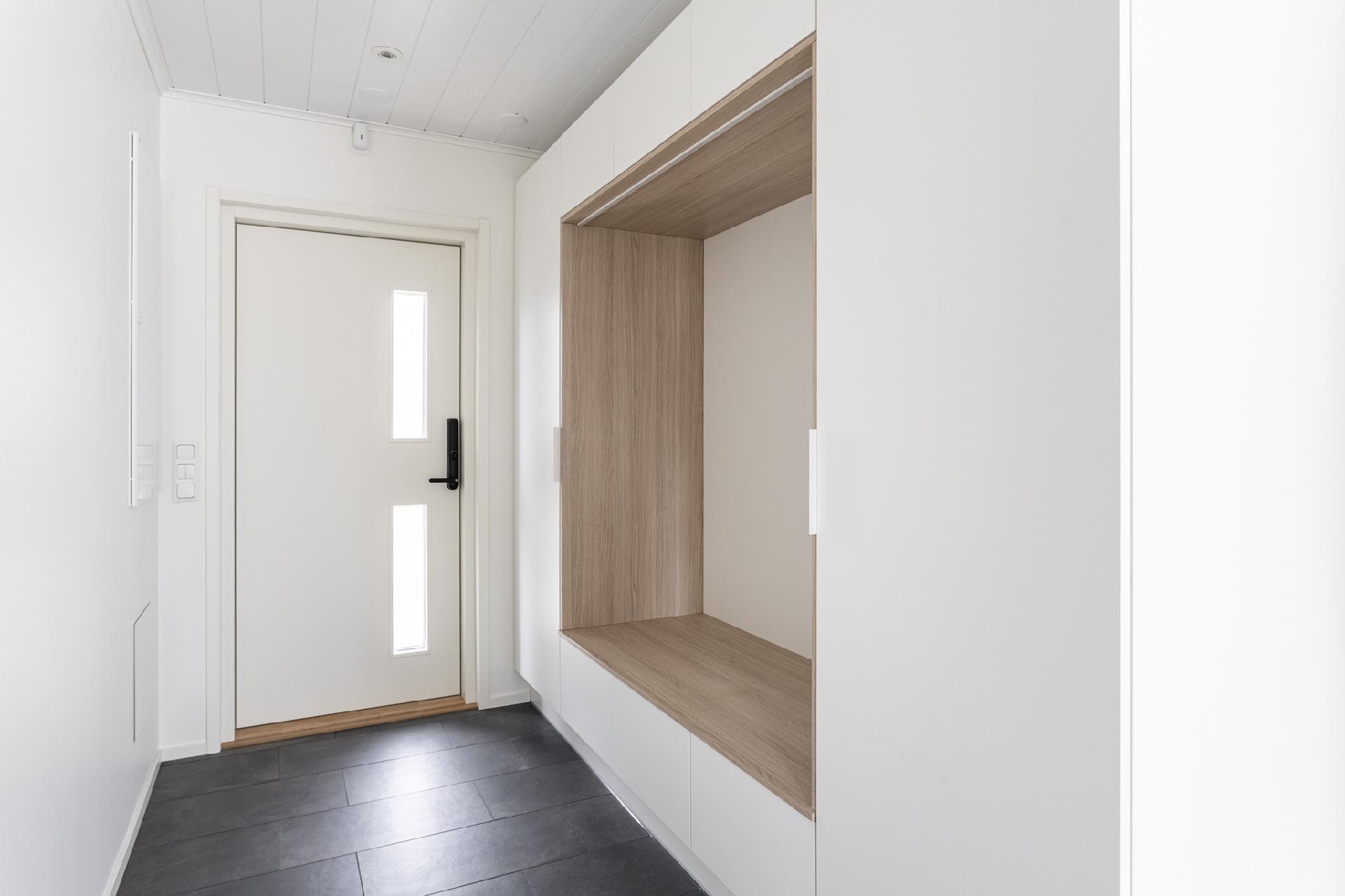 Sisäänkäynti_eteinen