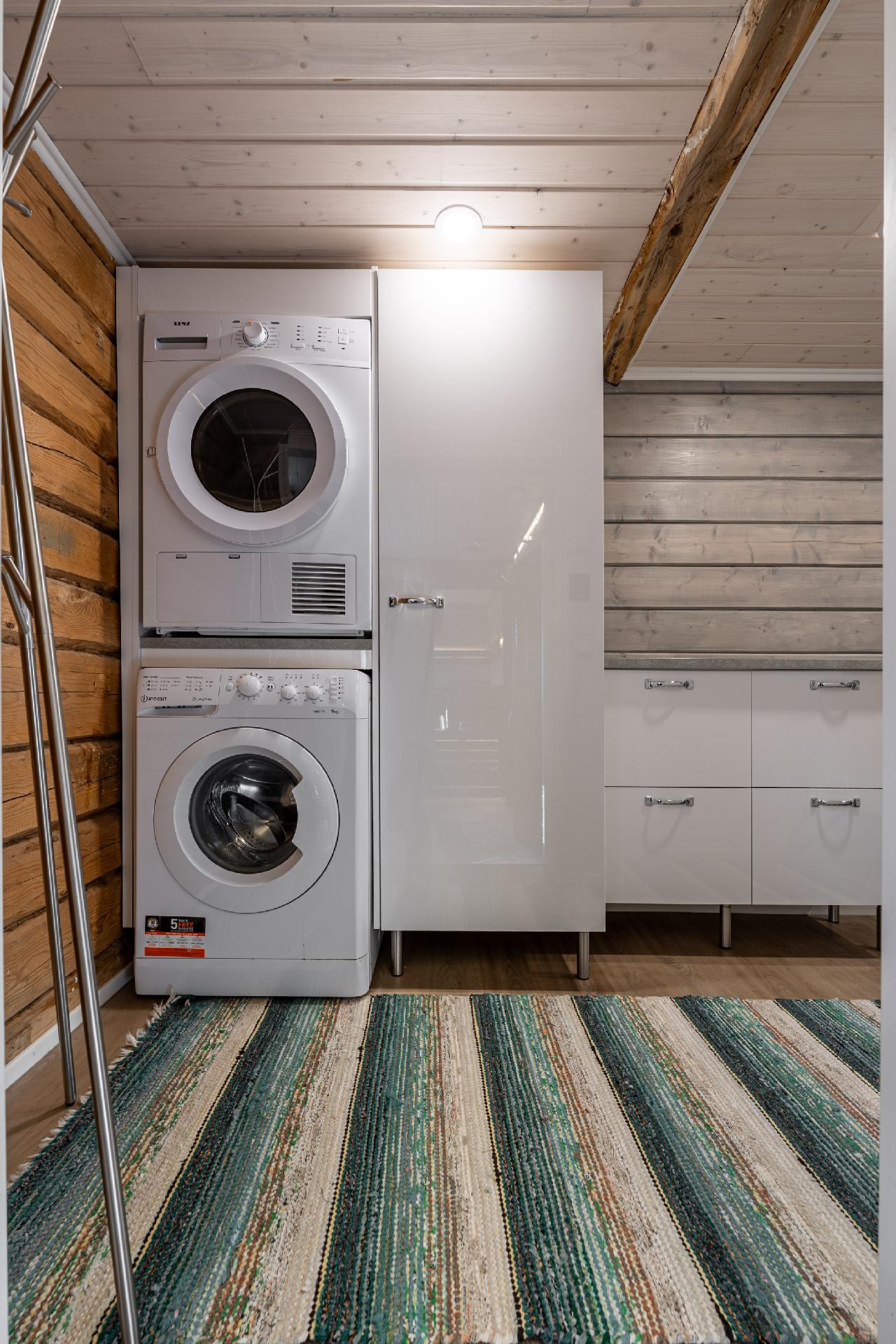 Kodinhoitohuone, jossa paikka pesutornille