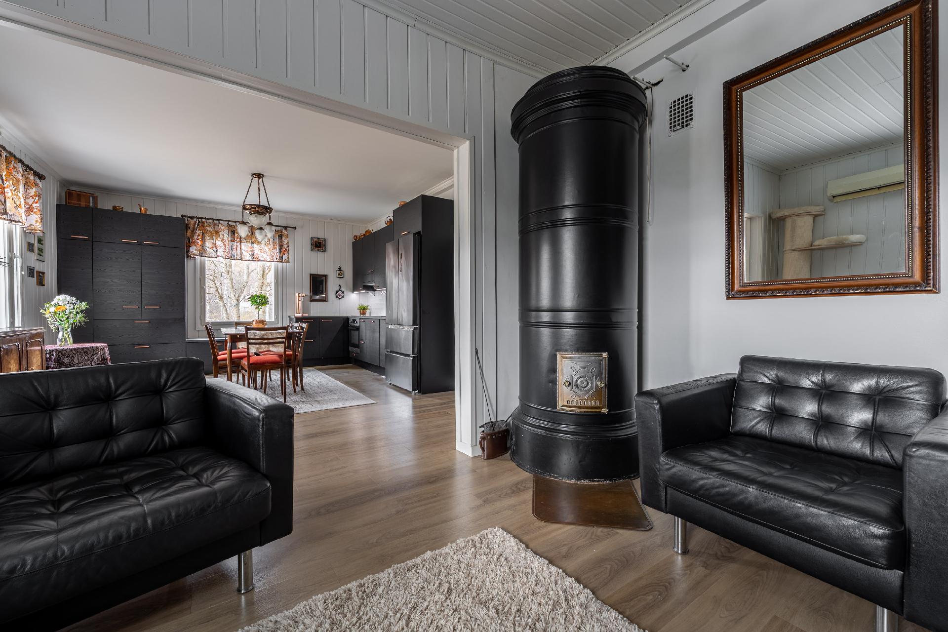 Olohuone, jossa pönttöuuni