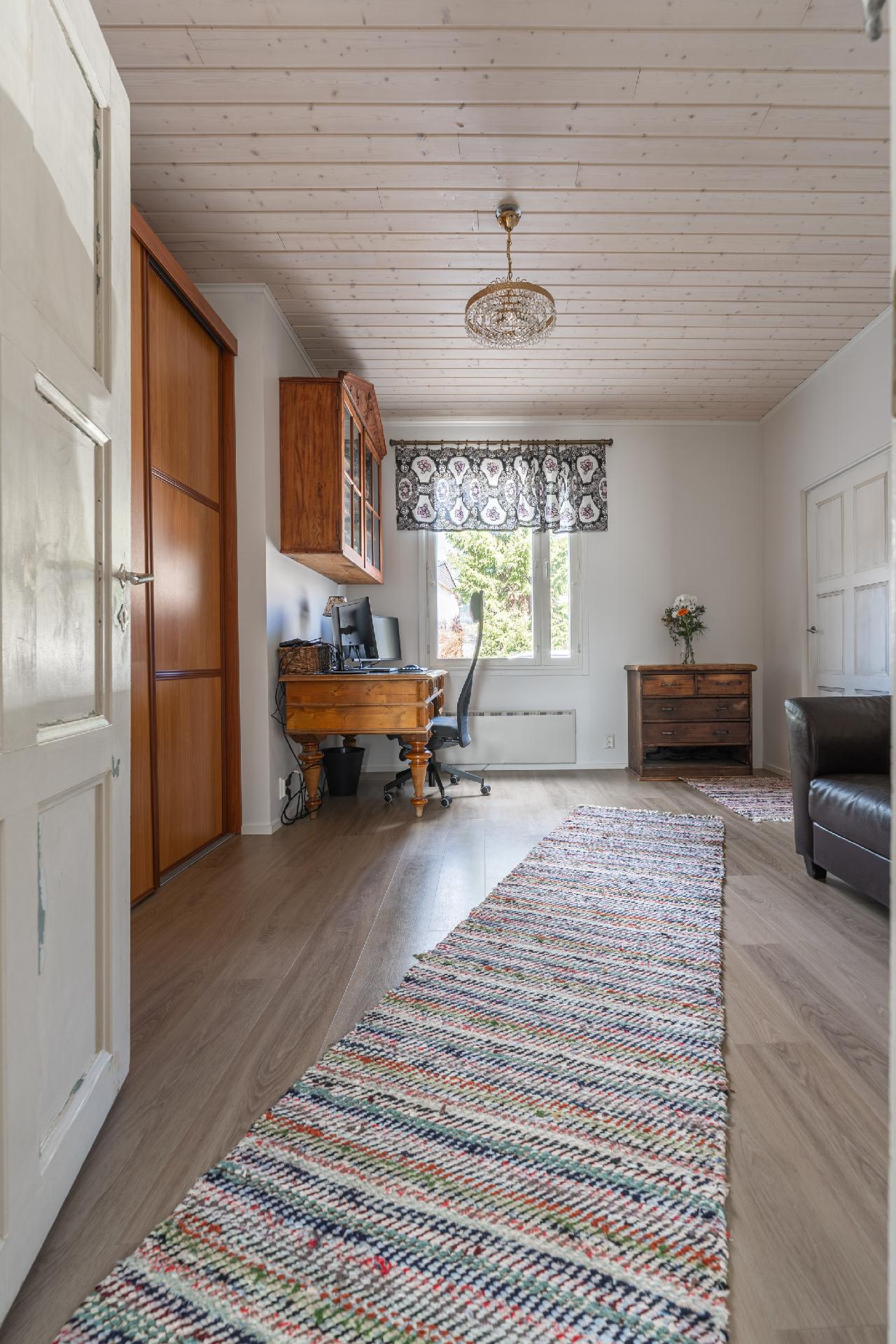 Sisääntulokerroksen työhuone