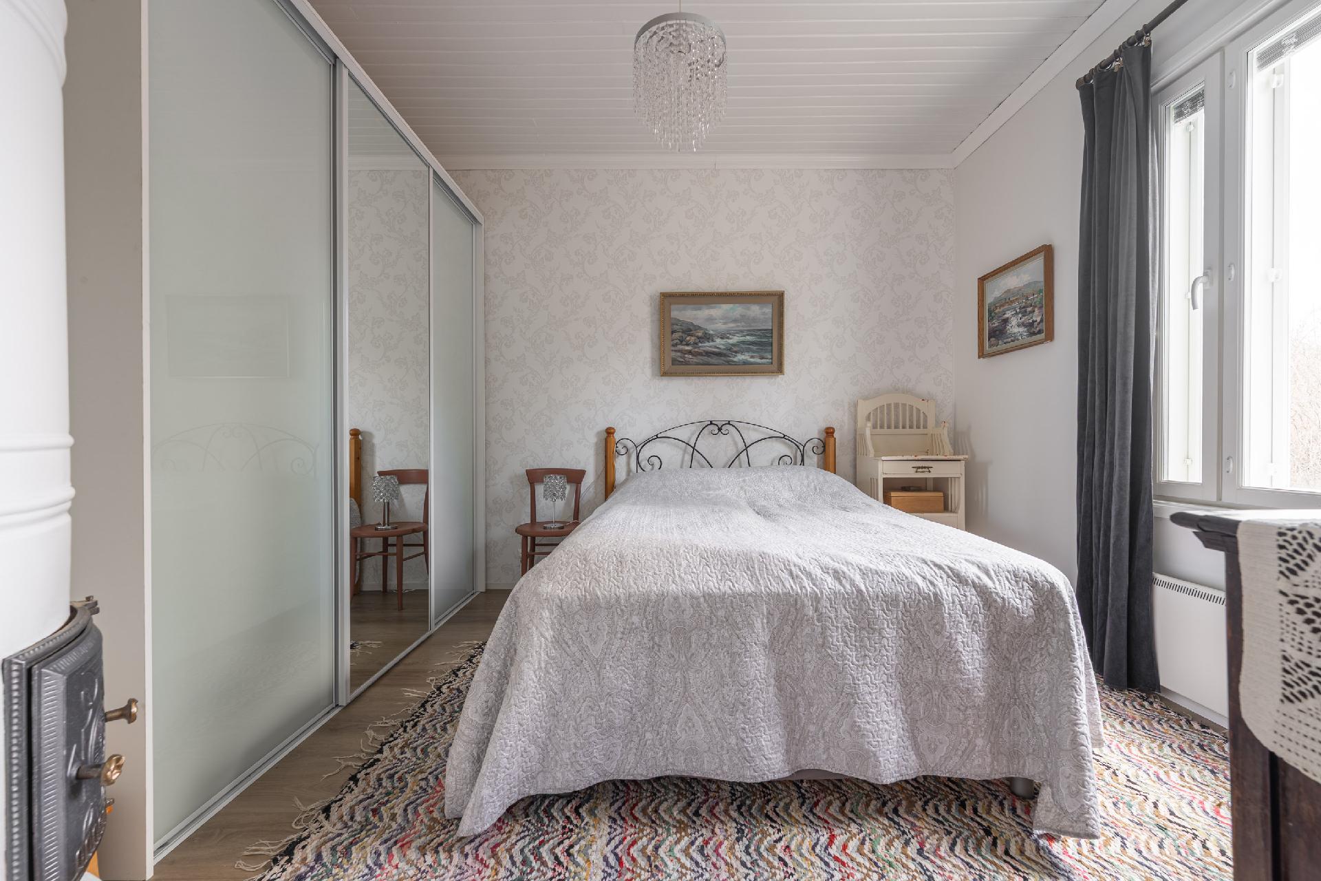 Sisääntulokerroksen makuuhuone