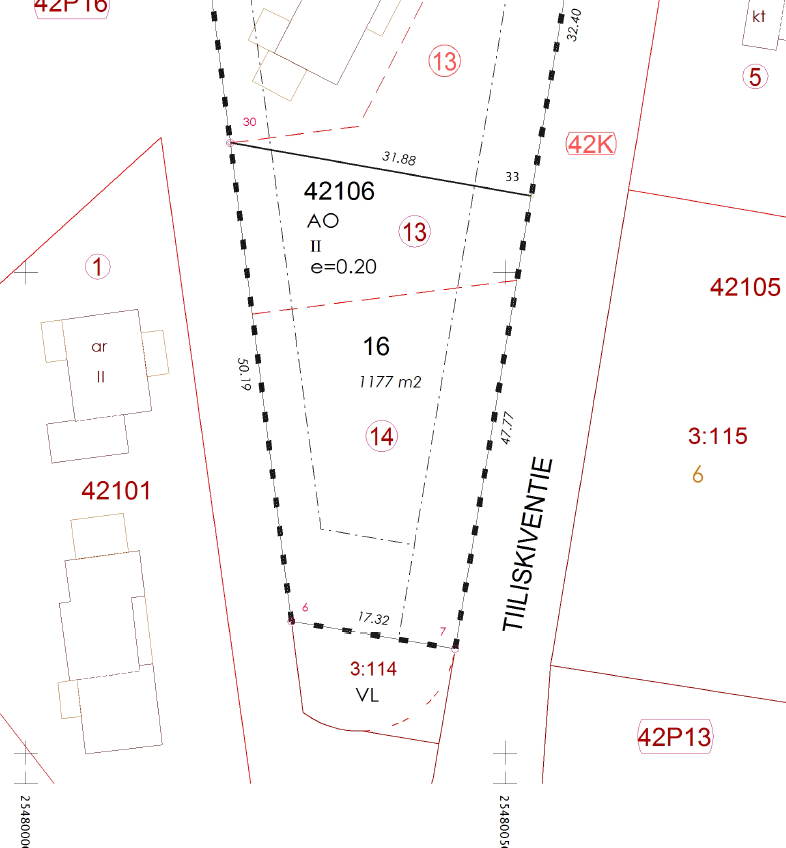 Tontti sijaitsee rauhallisen kadun varrella