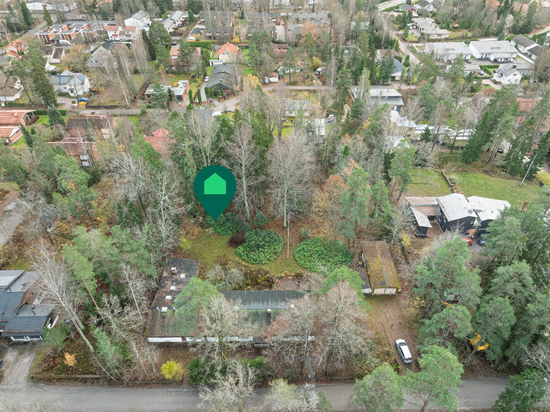 715 m2 rinnetontti, jossa on hyvin tilaa koko perheelle