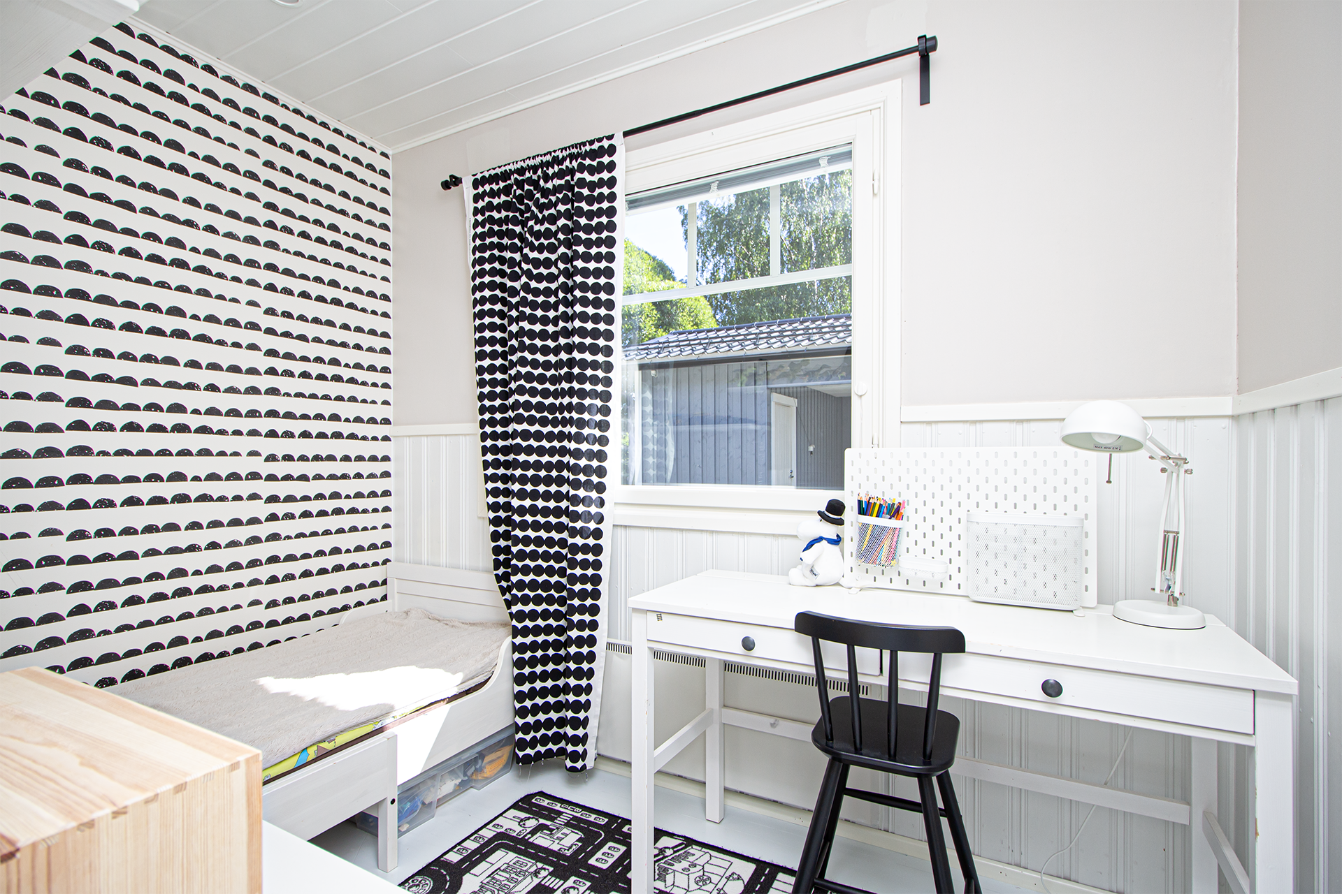 2.pieni makuuhuone/työhuone