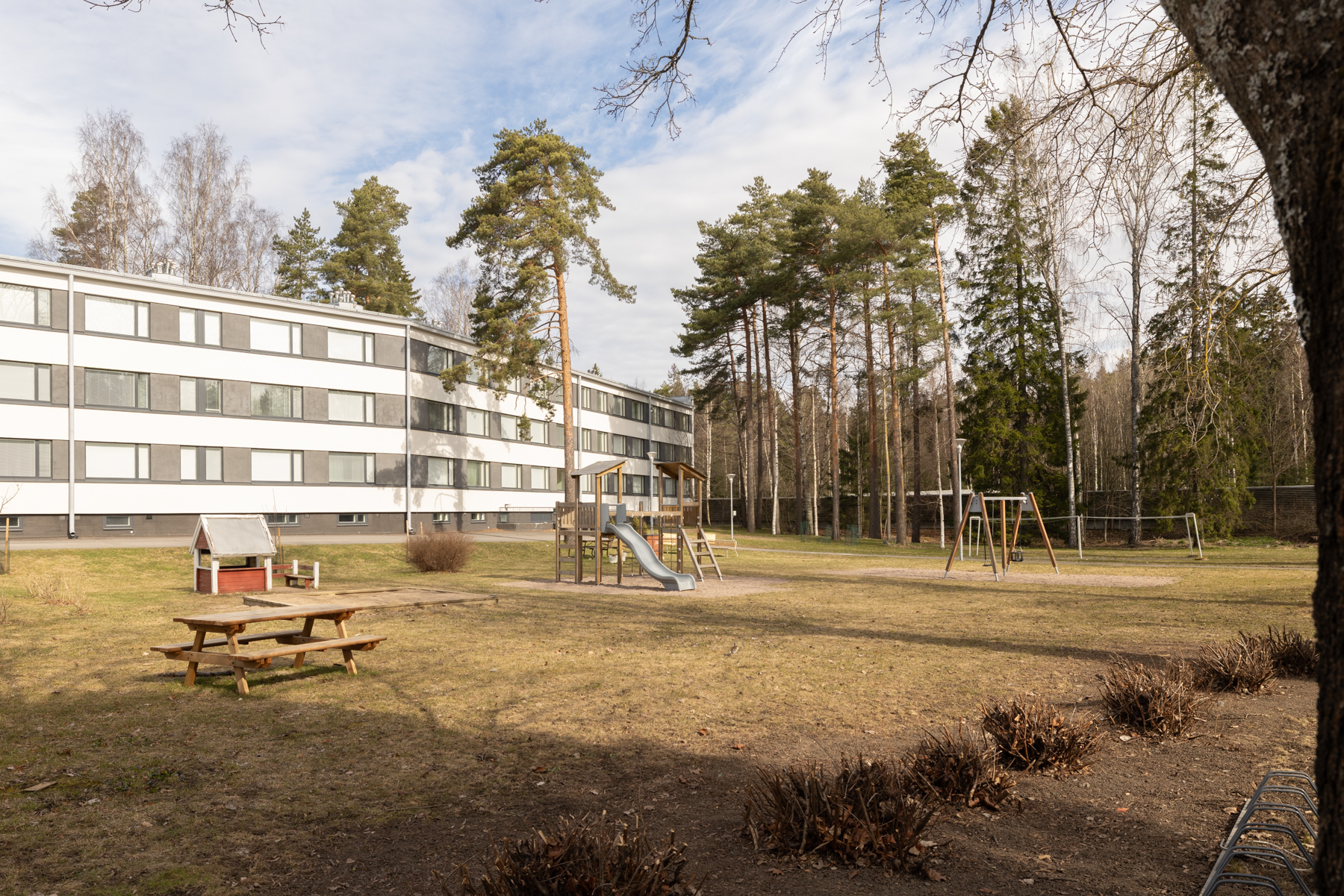 Taloyhtiön pihaa