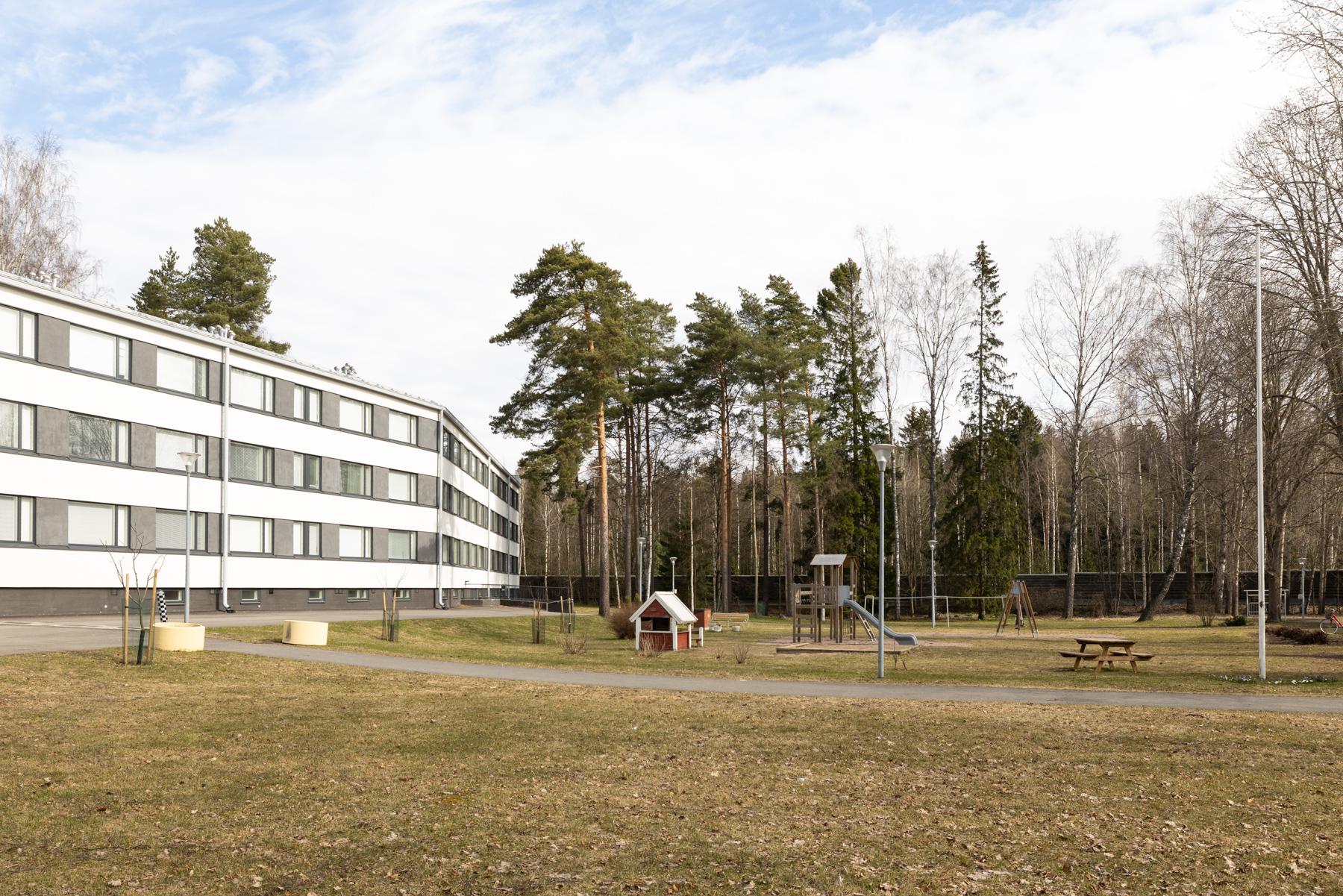 Talo toiselta puolelta