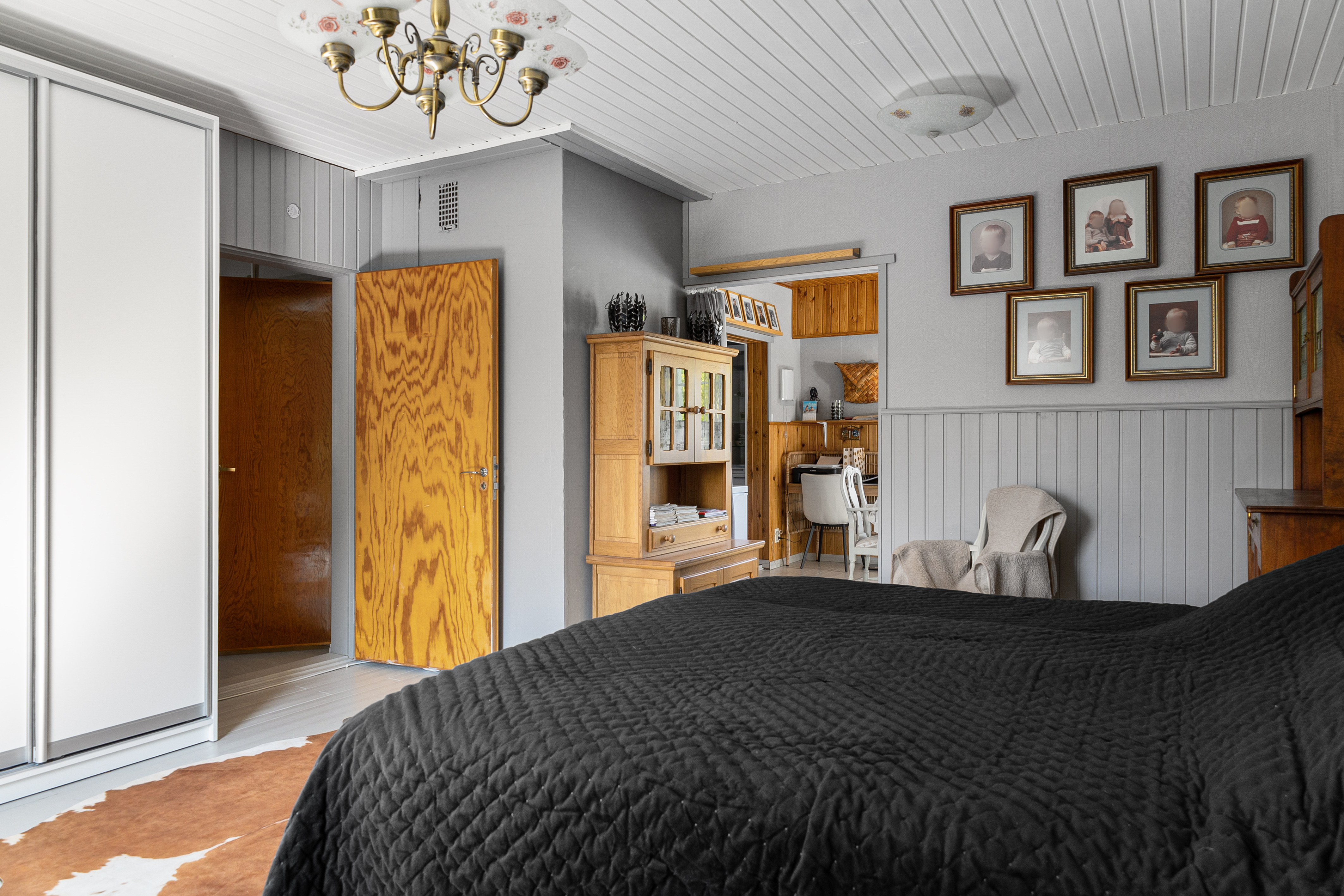 Alakerran makuuhuone