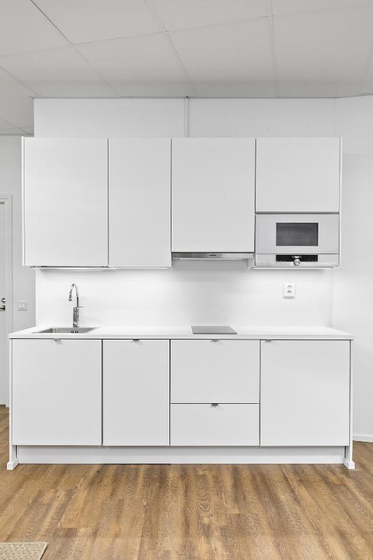 Kerhohuoneen keittiö.