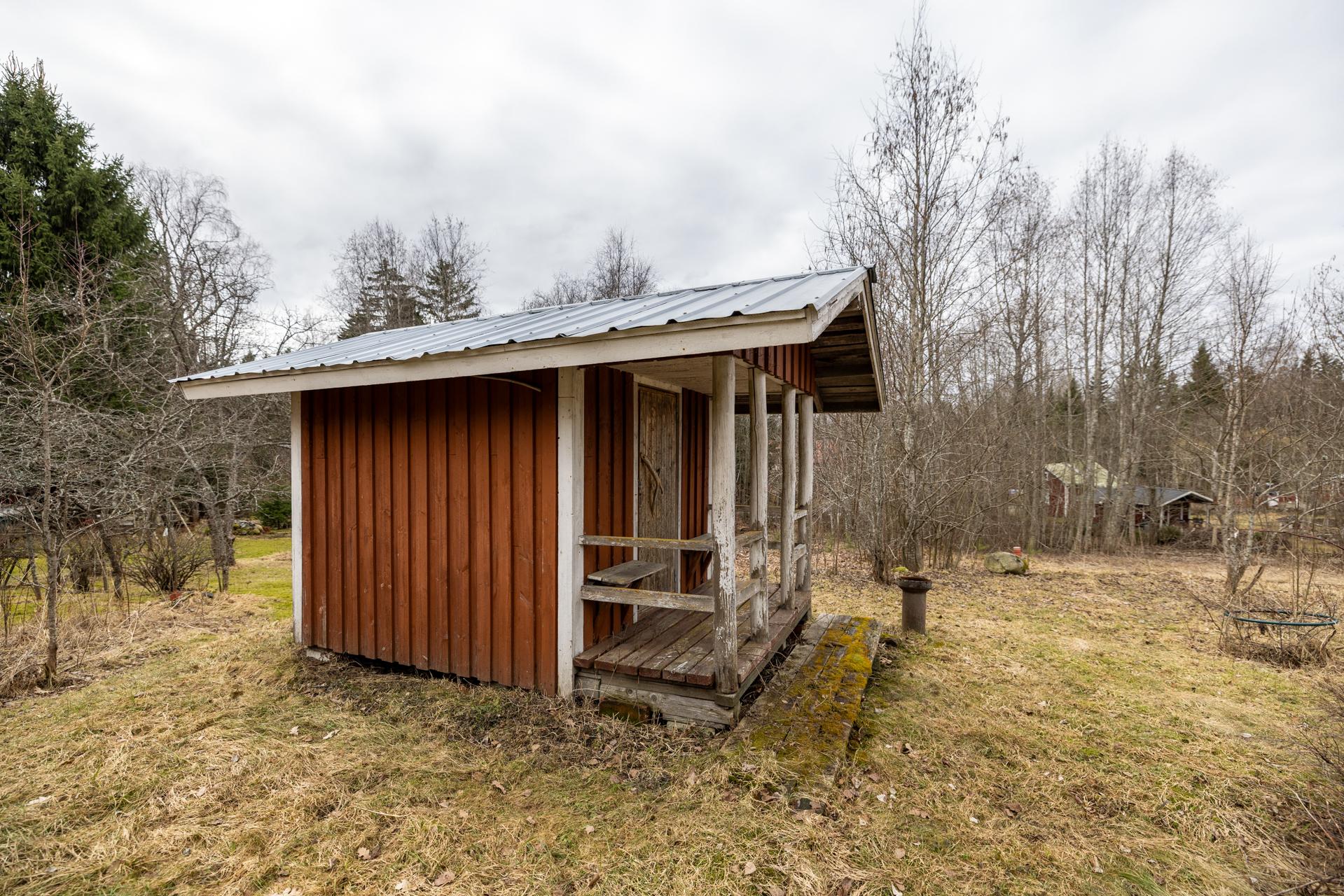 leikkimökki (ollut varastona)