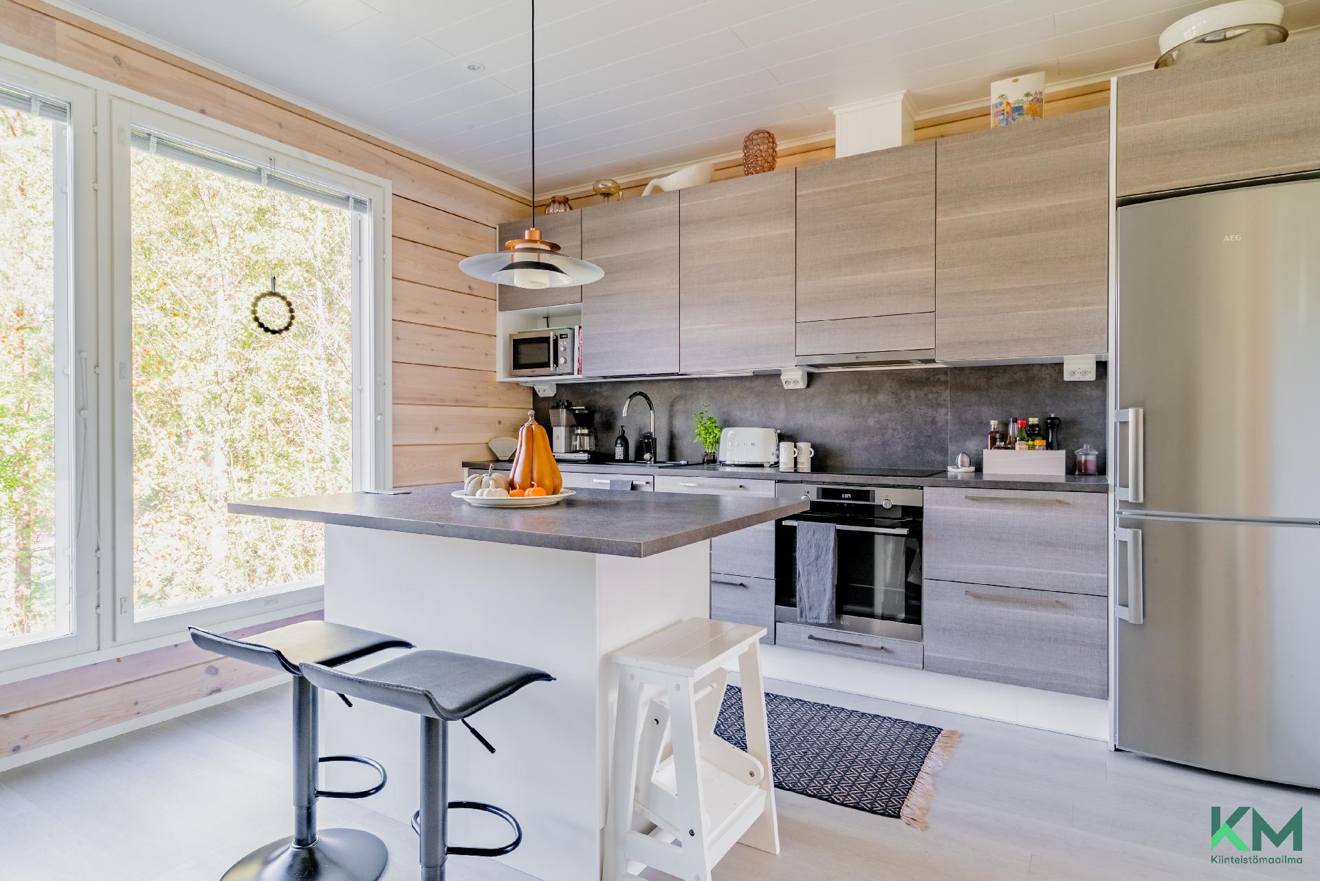 Puustellin tyylikäs keittiö