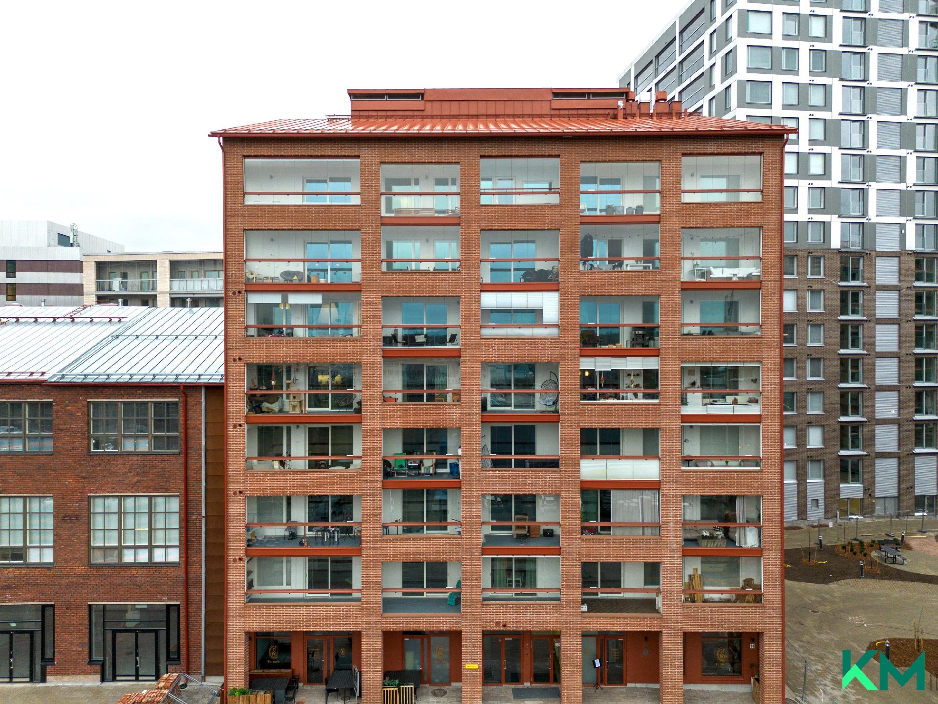 Julkisivu Insinöörinkadun puolelta