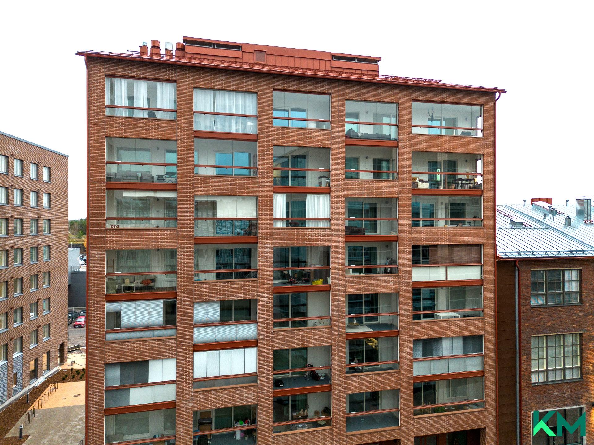 Julkisivu sisäpihan puolelta