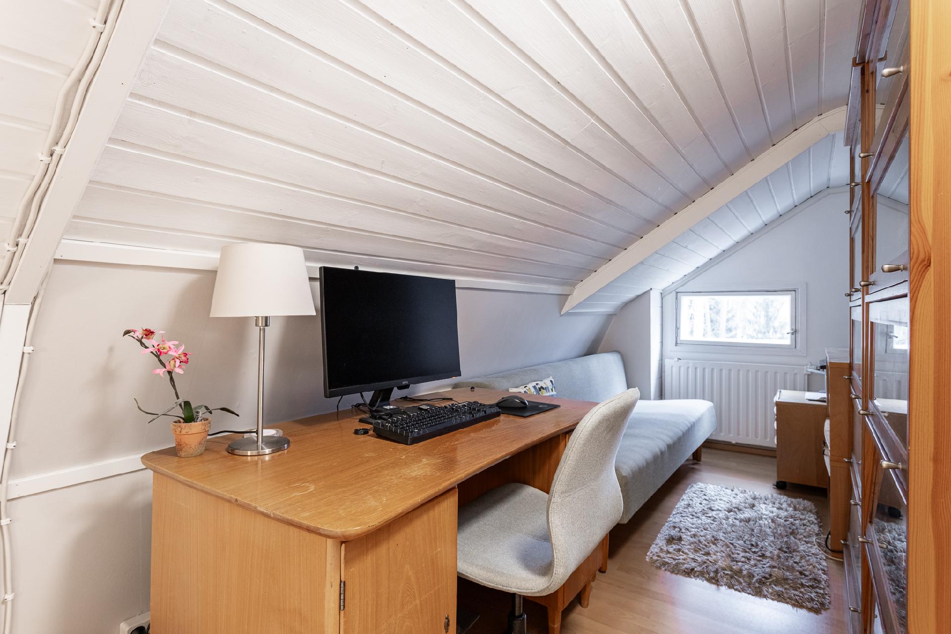 Yläkerran makuuhuone 3