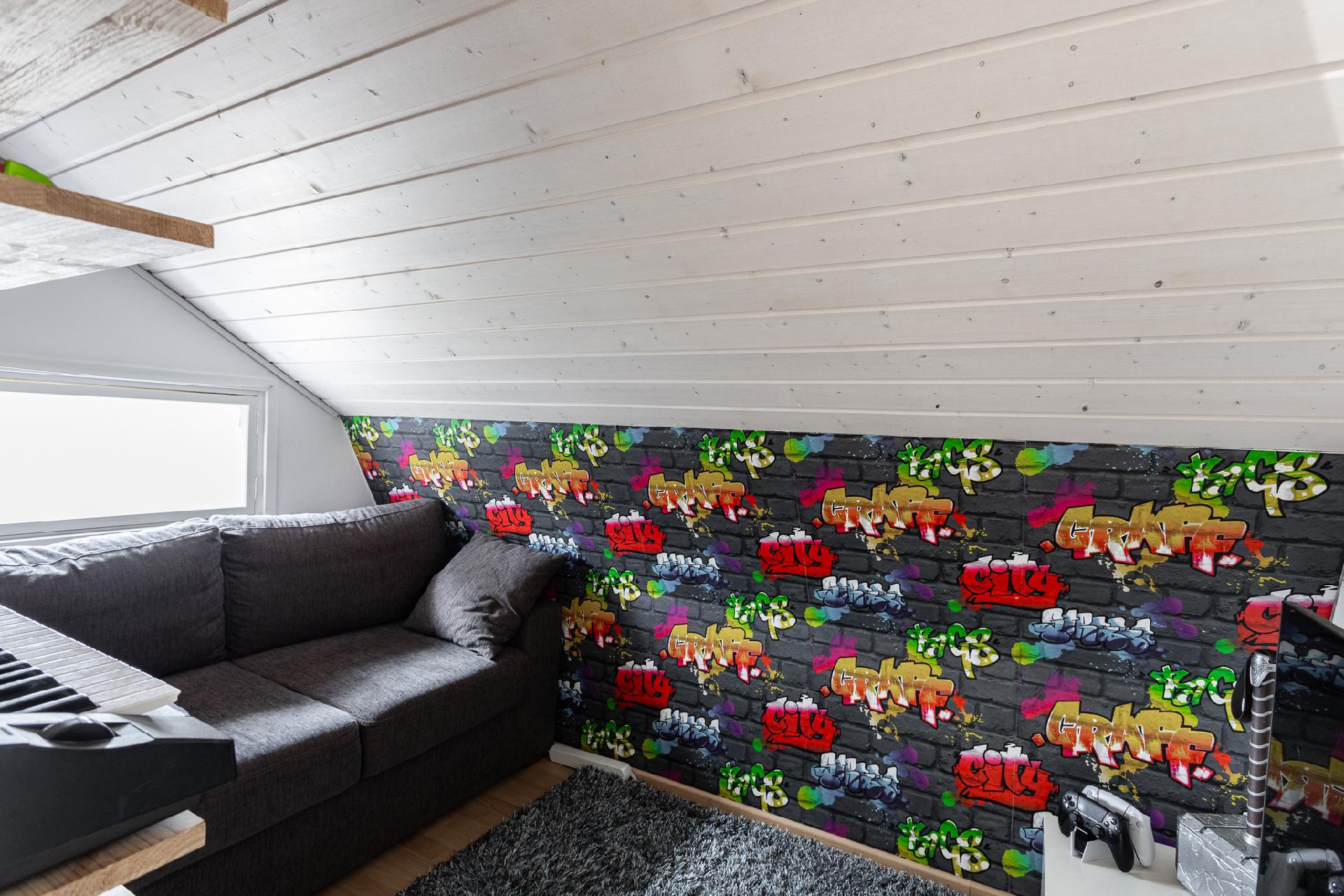 Yläkerran makuuhuone 2