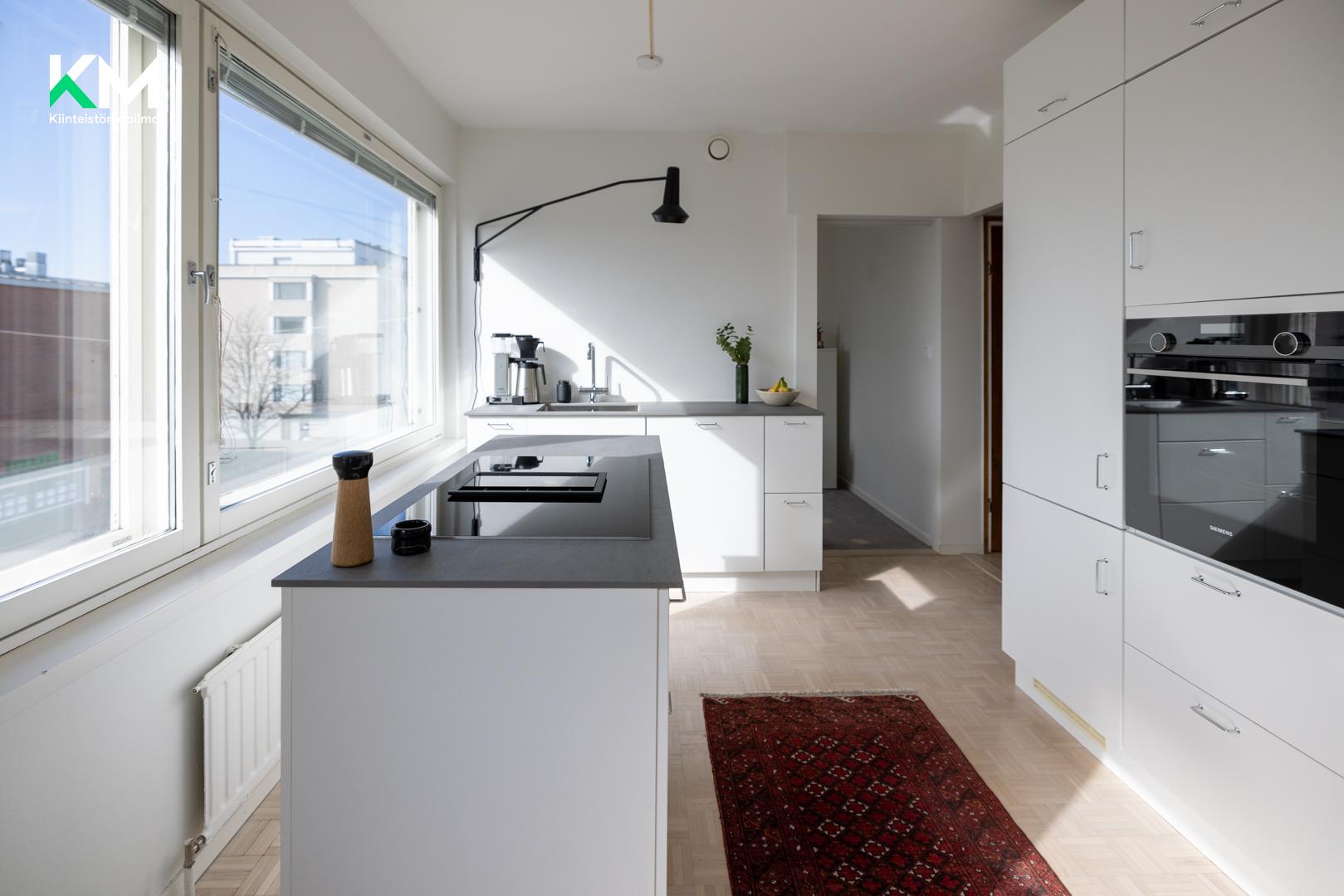 Tyylikäs ja käytännöllinen keittiö