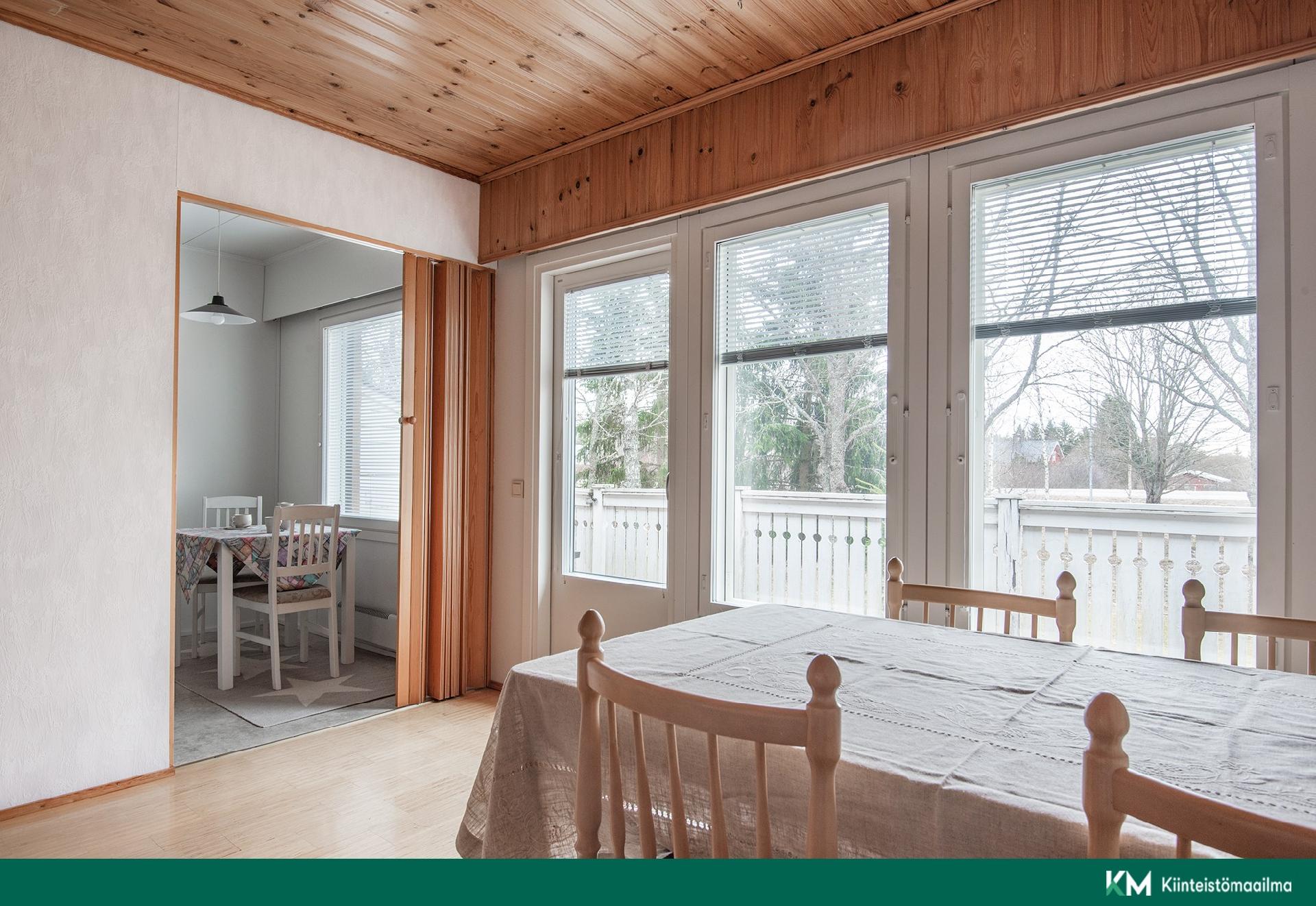 näkymää keittiön suuntaan