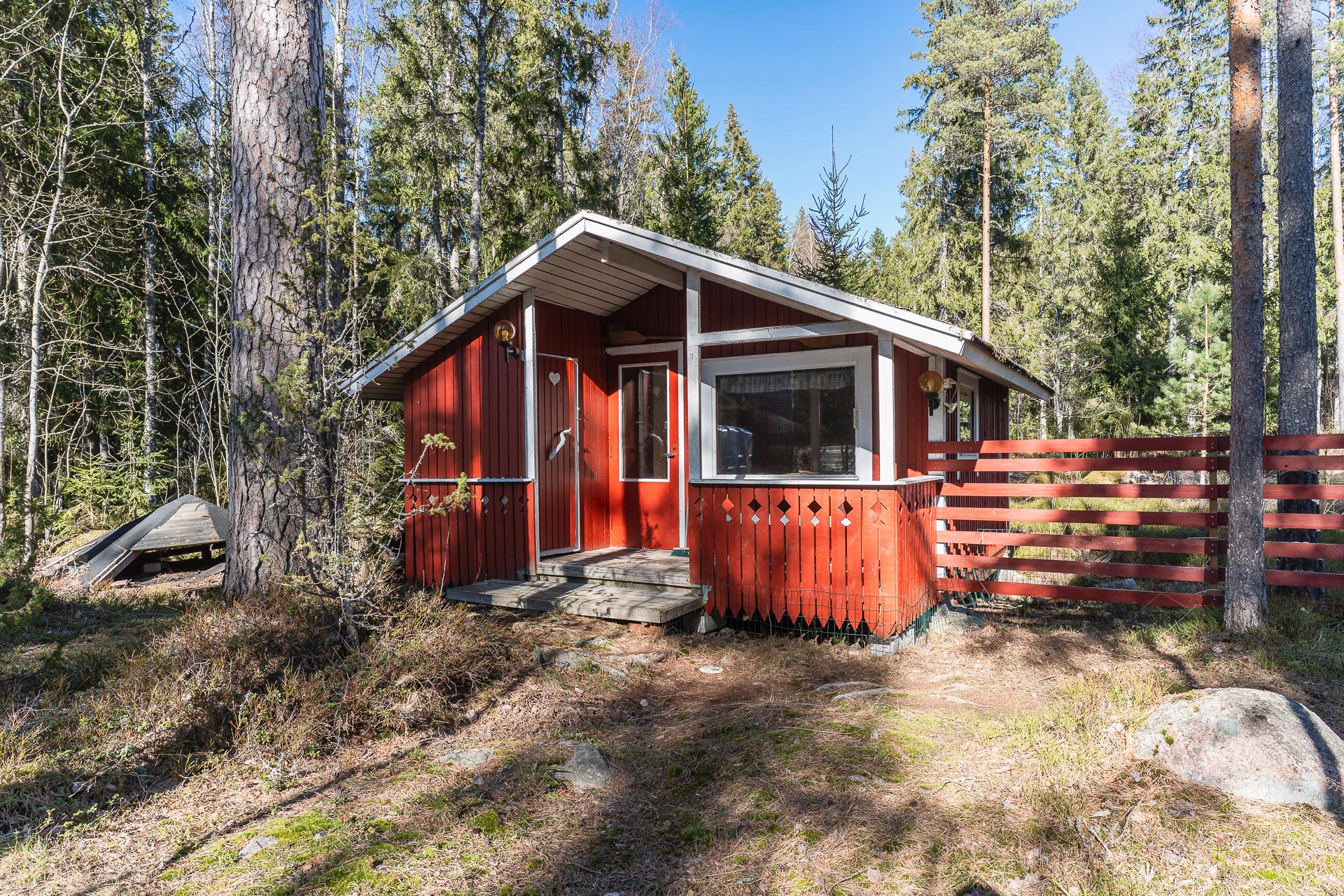 Aidattu piharakennus