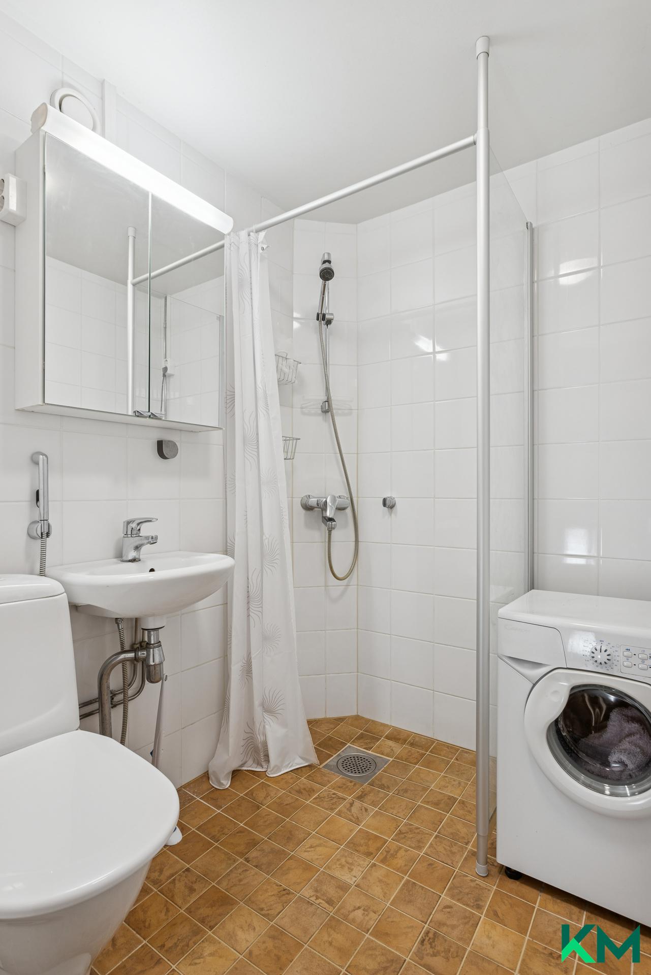 Kylpyhuone saneerattu linjasaneerauksen yhteydessä