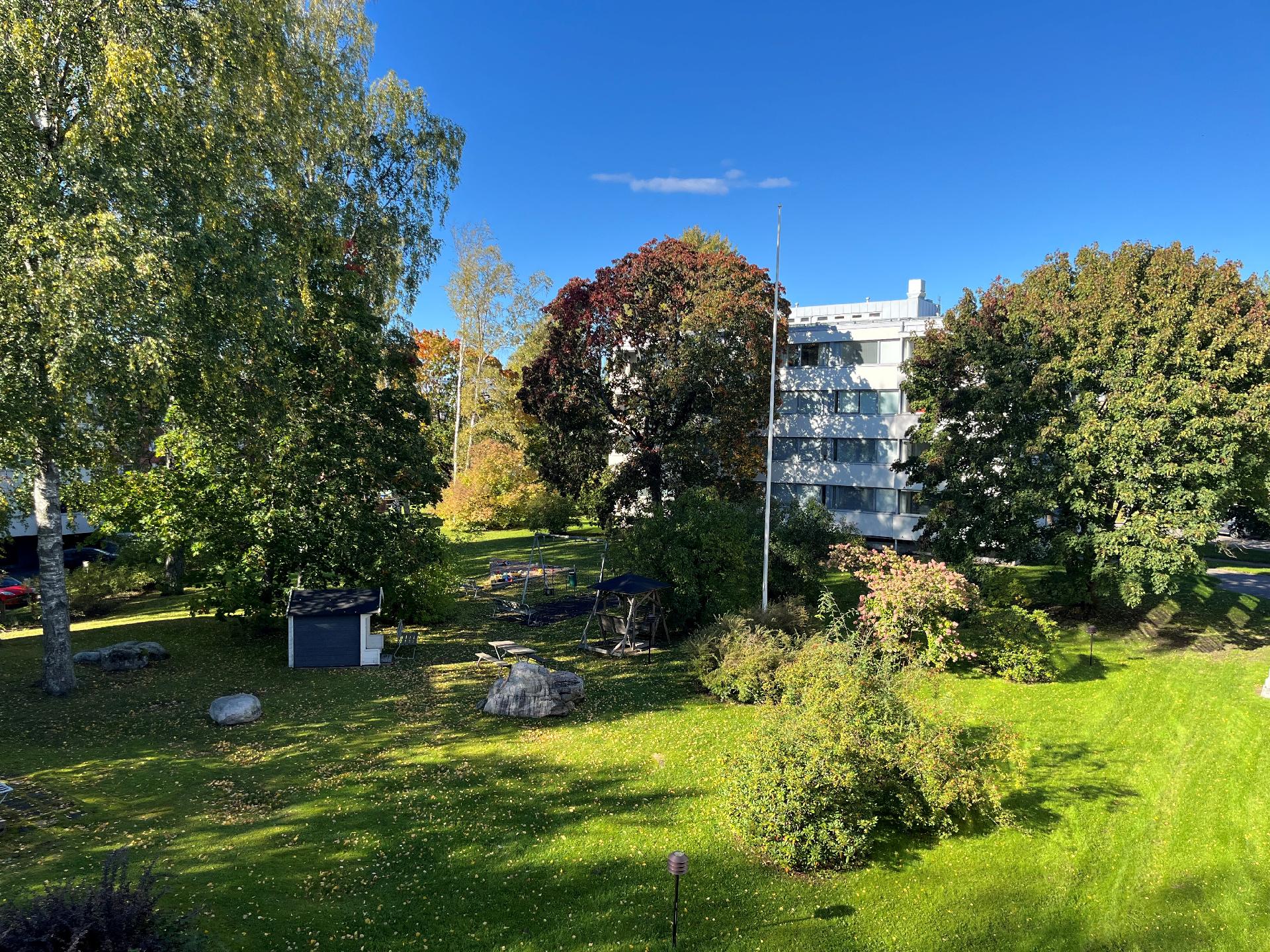 Näkymä parvekkeelta kesäaikaan