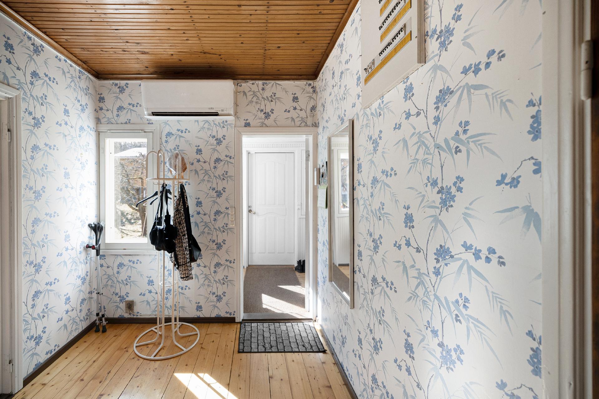 Eteiseen on asennettu ilmalämpöpumppu