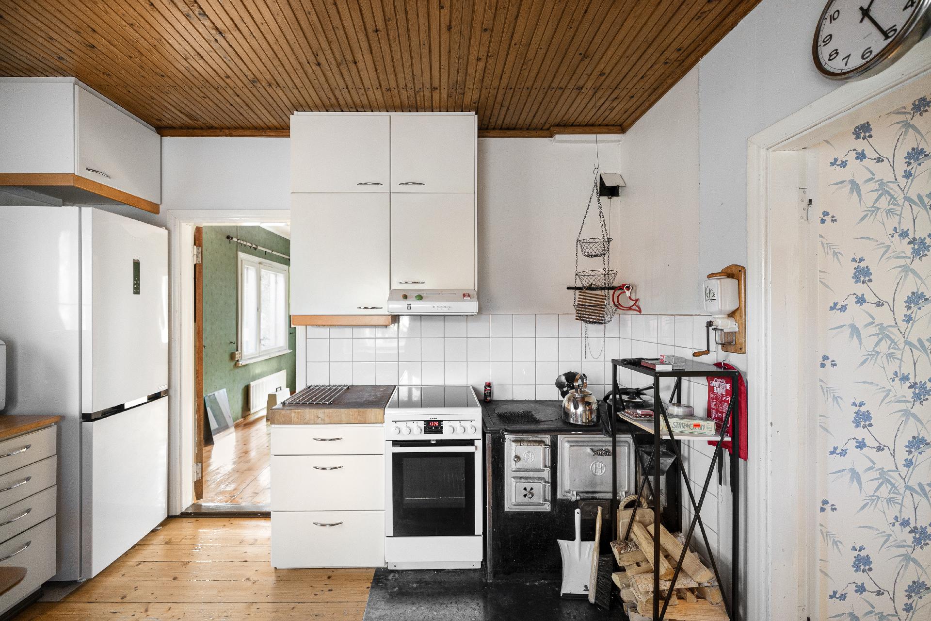 Keittiössä on puuliesi