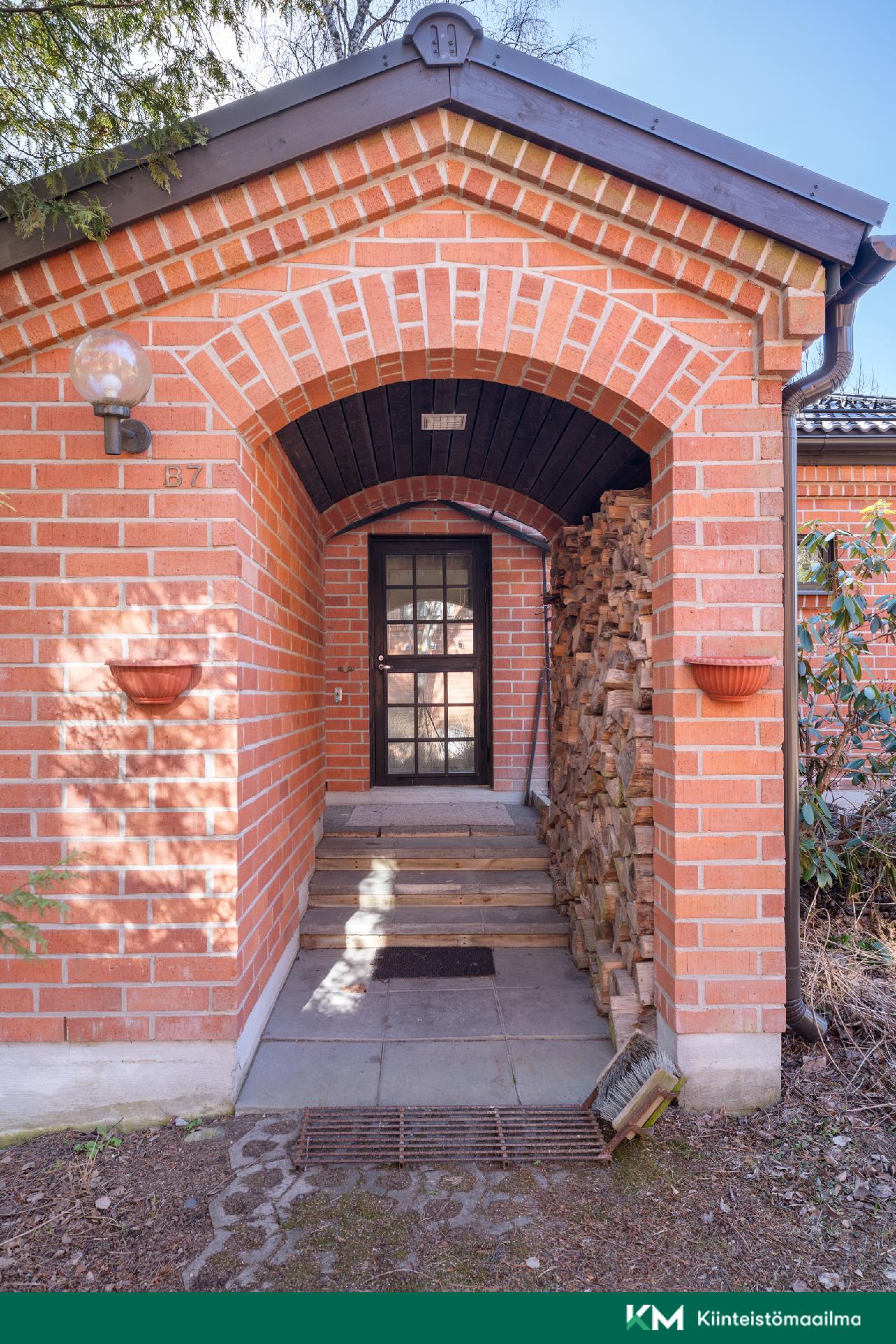 Pääsisäänkäynti