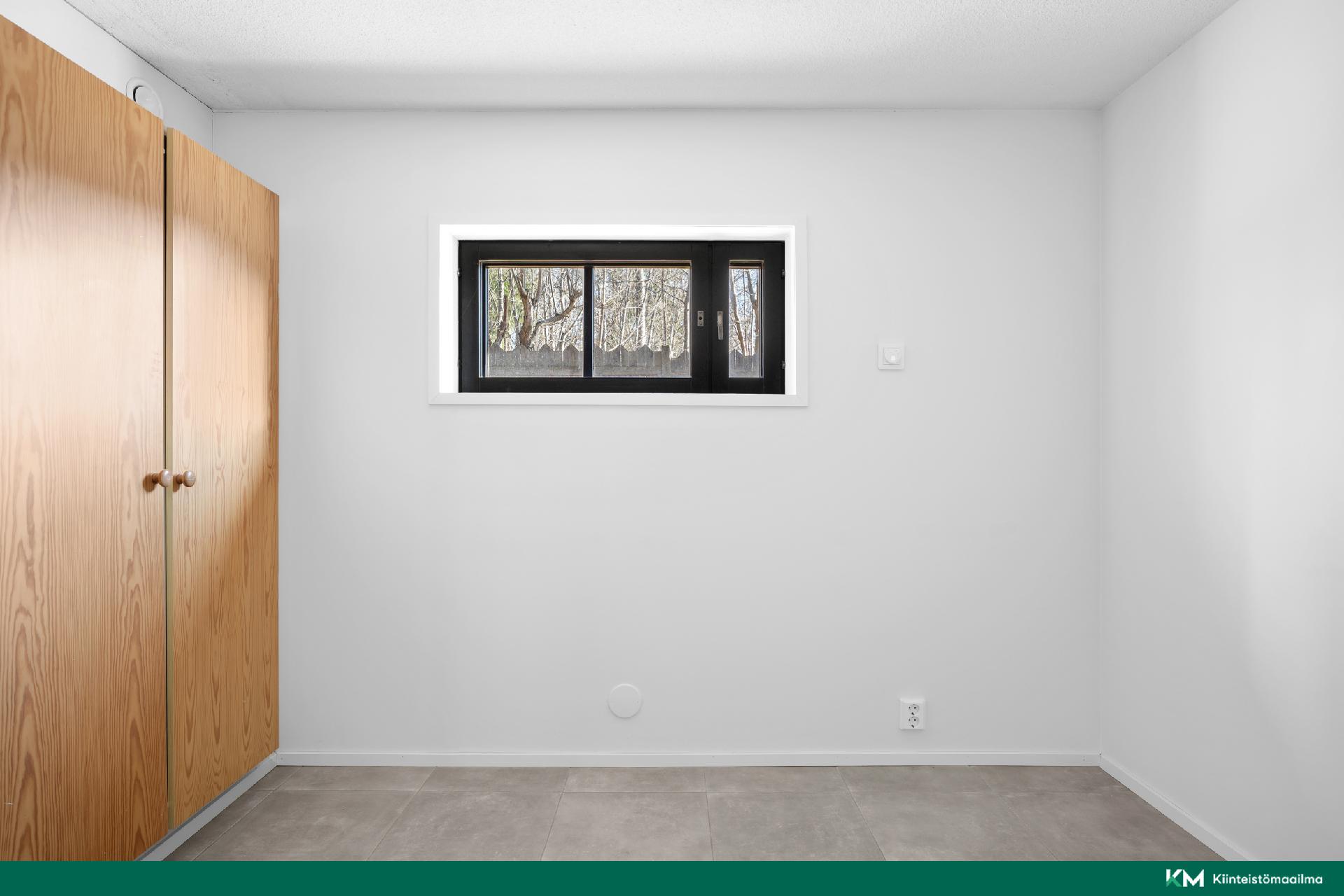 Varastohuone (voi käyttää myös makuuhuoneena)