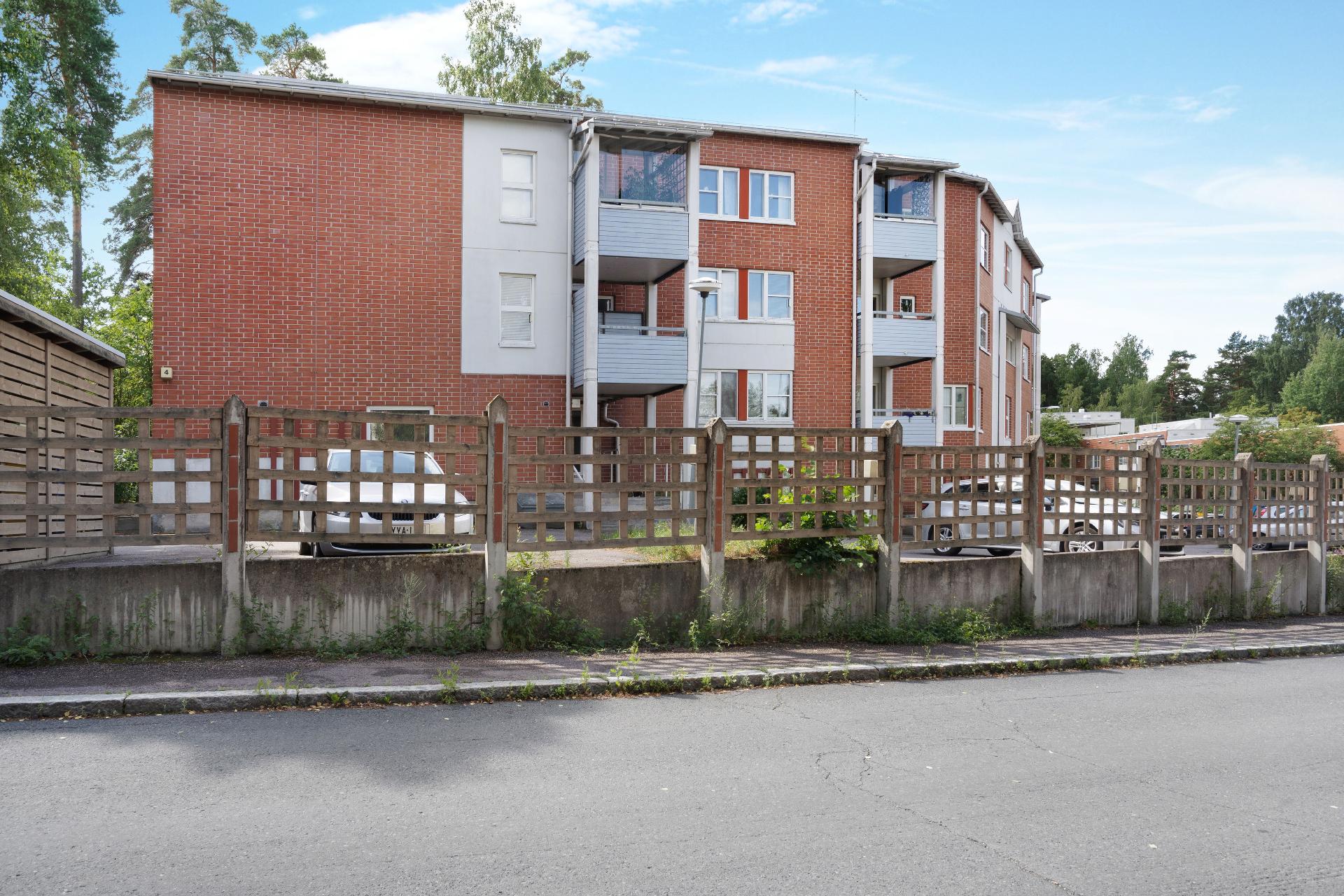 Rukkilanrinne 4, Malminkartano, Helsinki