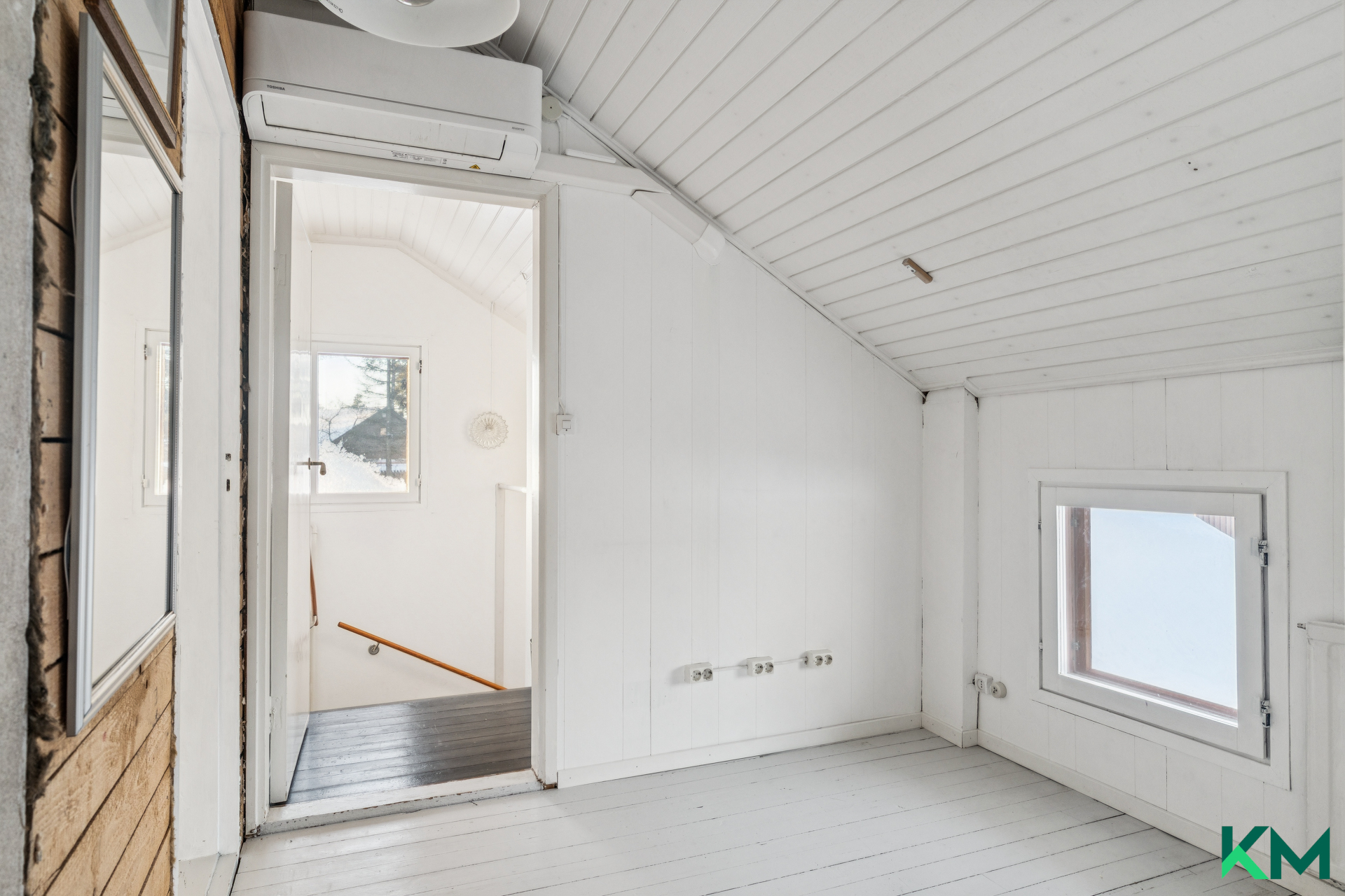 Rintamamiestalon yläkerran aula