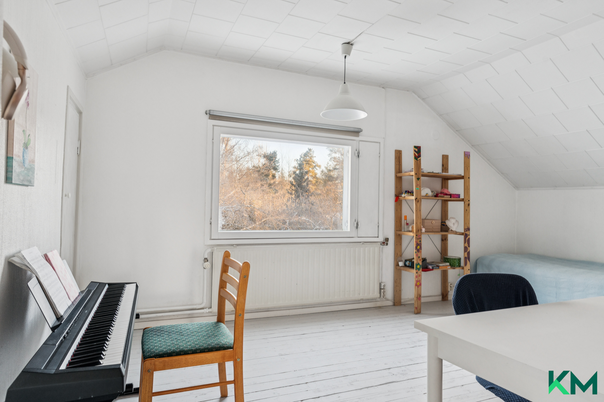 Rintamamiestalon yläkerran makuuhuone