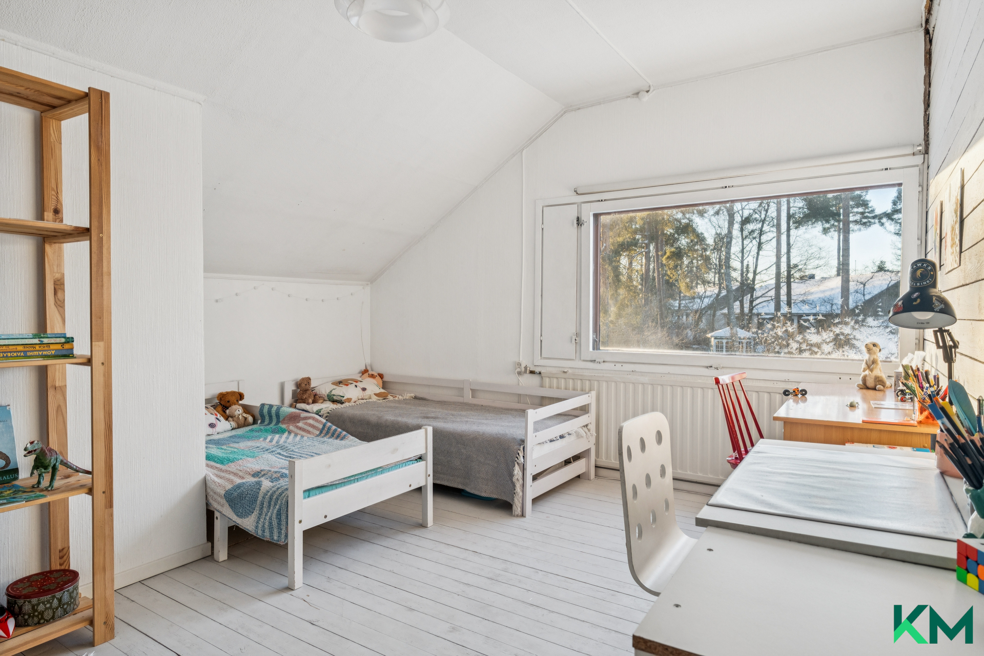 Rintamamiestalon yläkerran makuuhuone