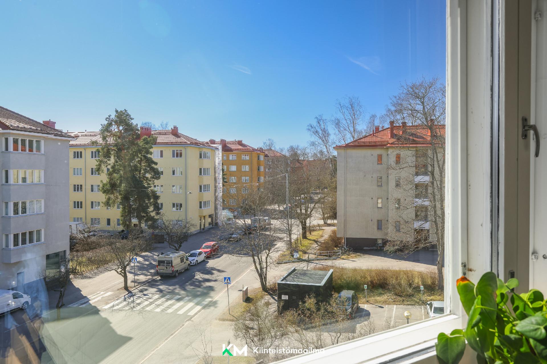 Maisema makuuhuoneen ikkunasta