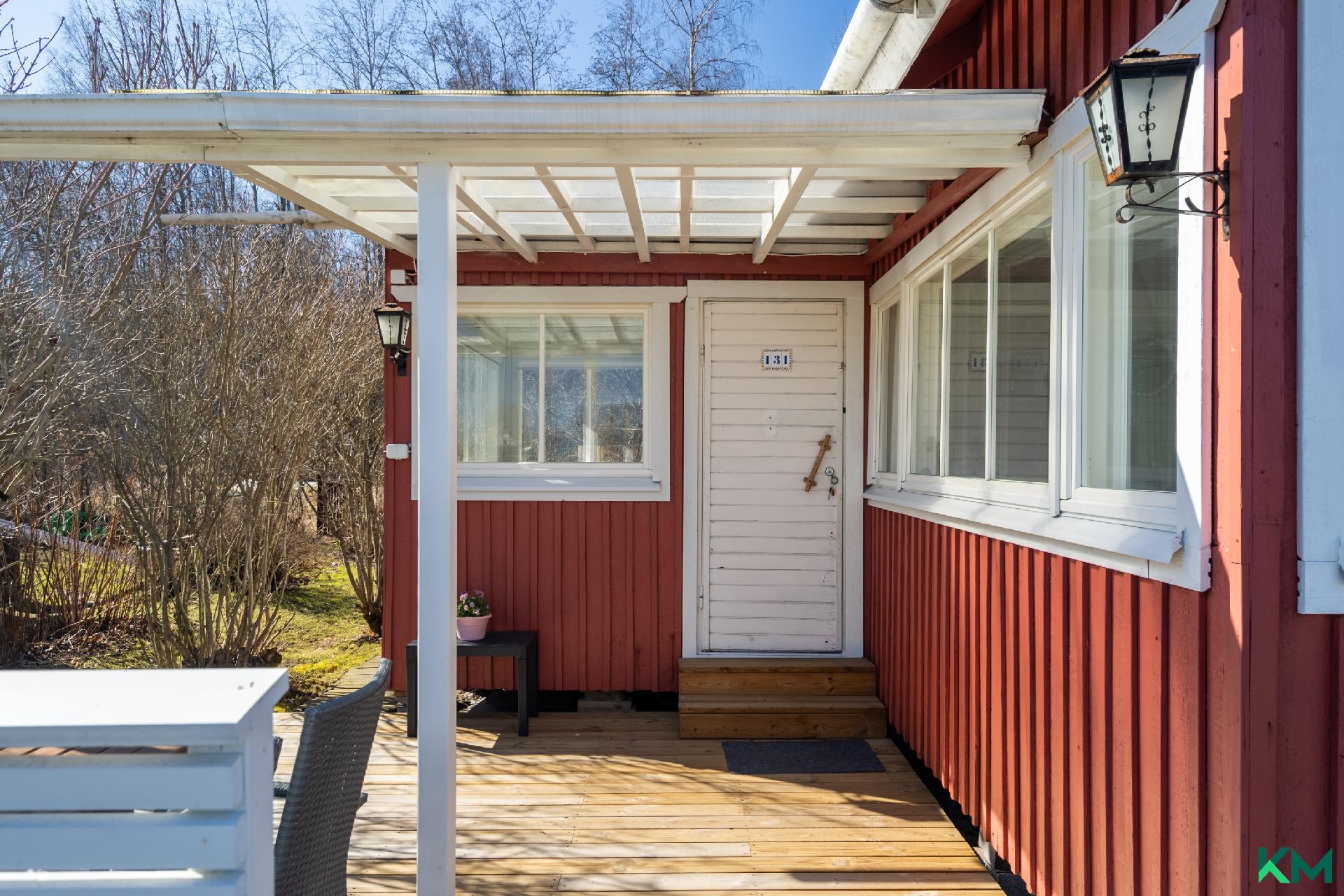 Etupihan iso terassi