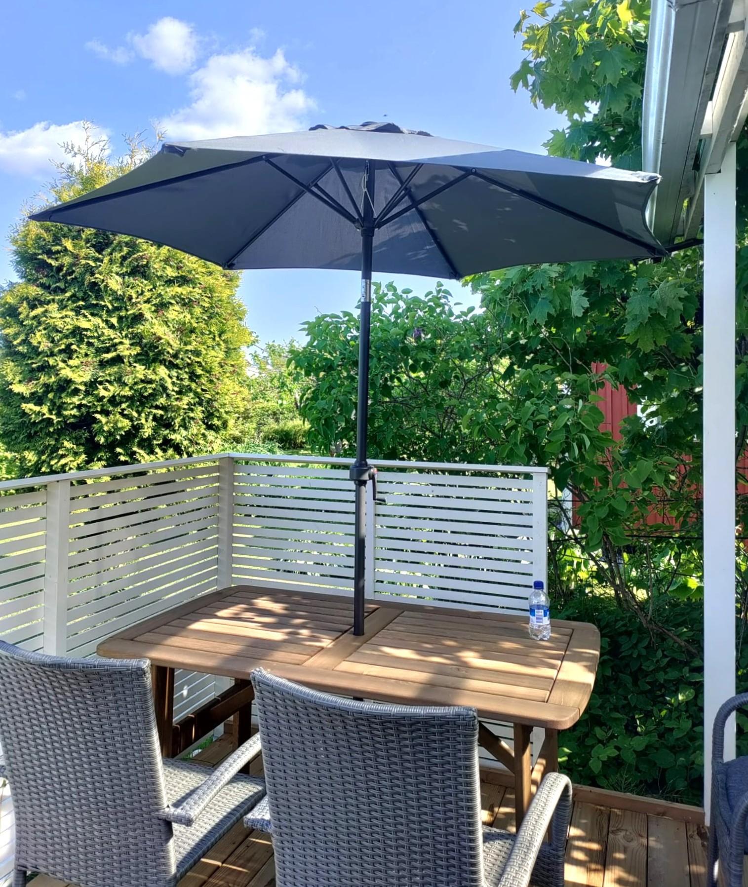 Etupihan suuri terassi