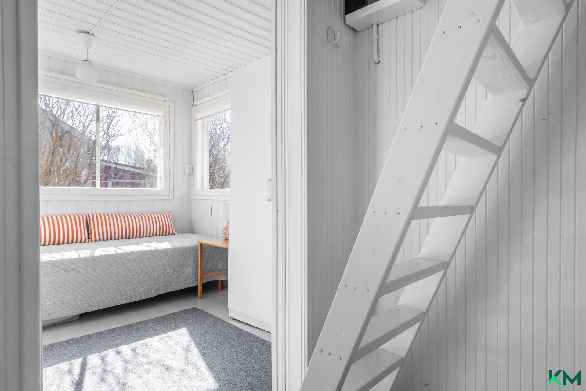 Tukevat portaat vintille