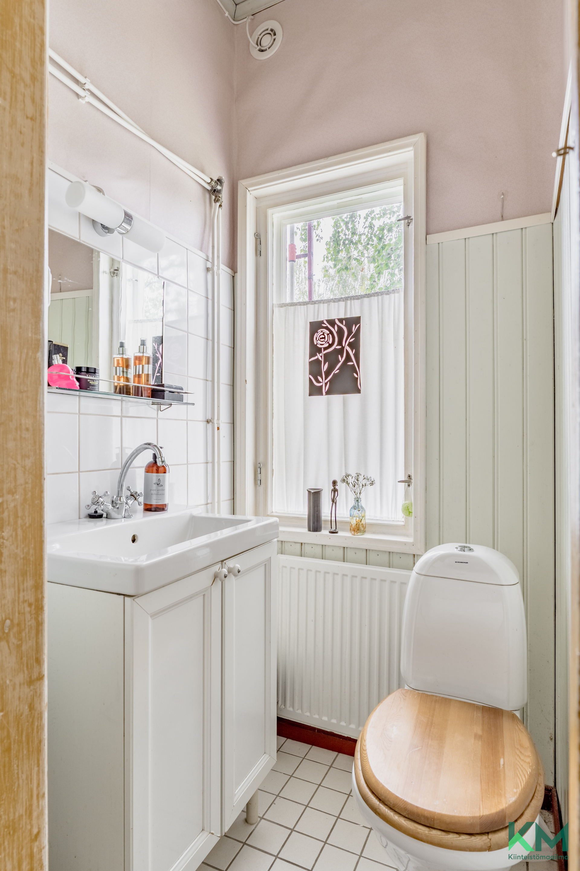 Alakerran erillis wc
