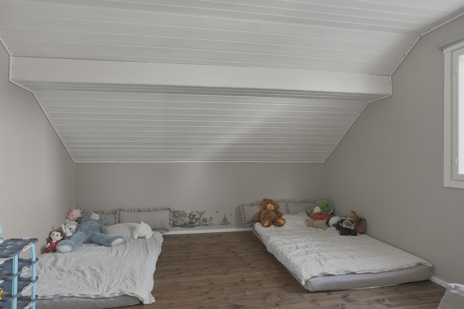 Yläkerran makuuhuone