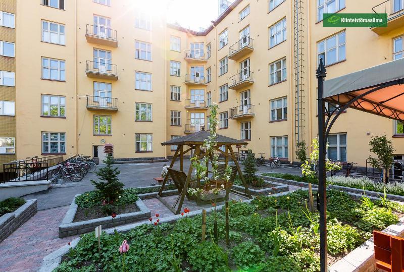 taloyhtiön piha-alue