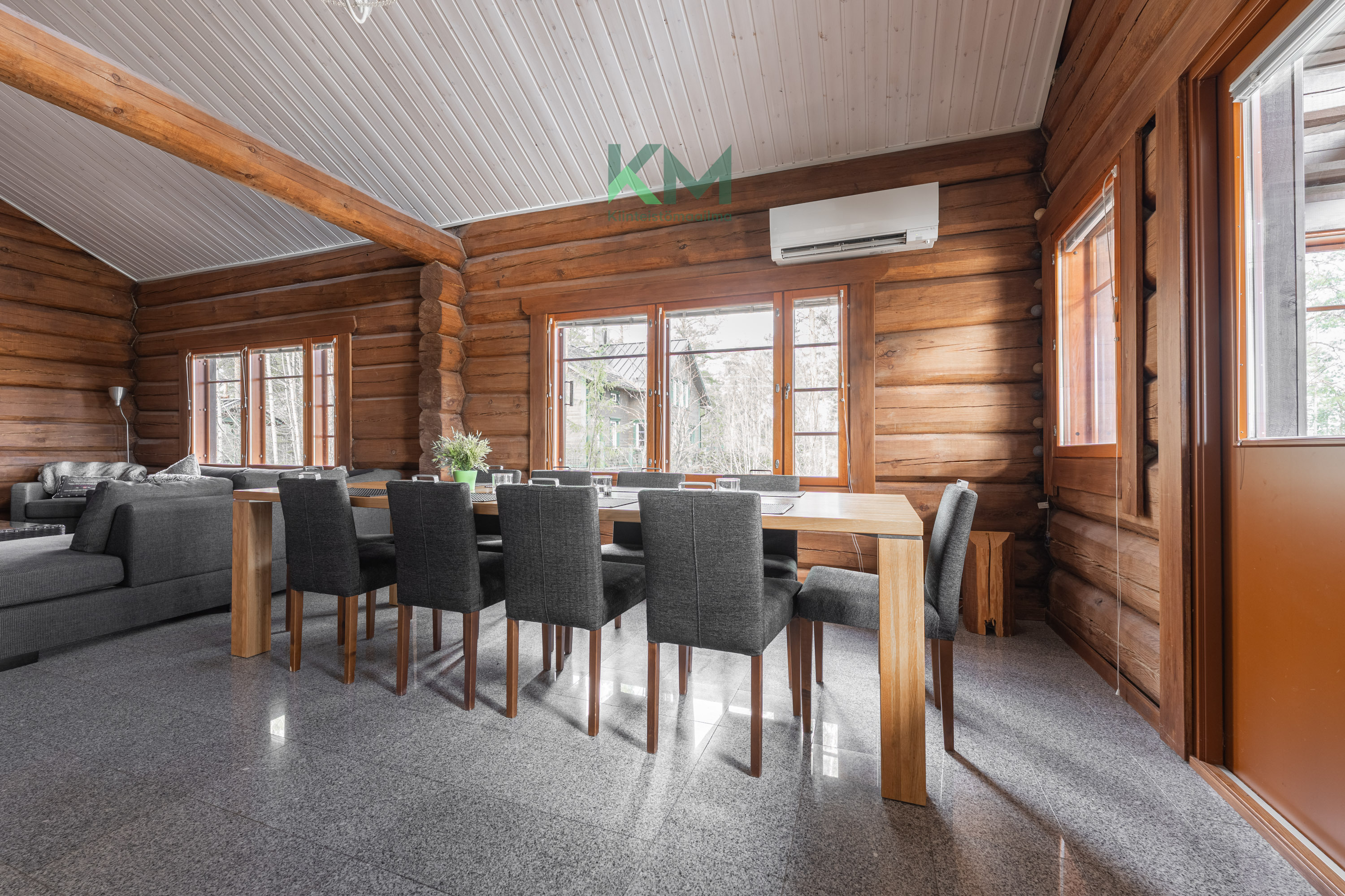 Tilaa isollekin porukalle