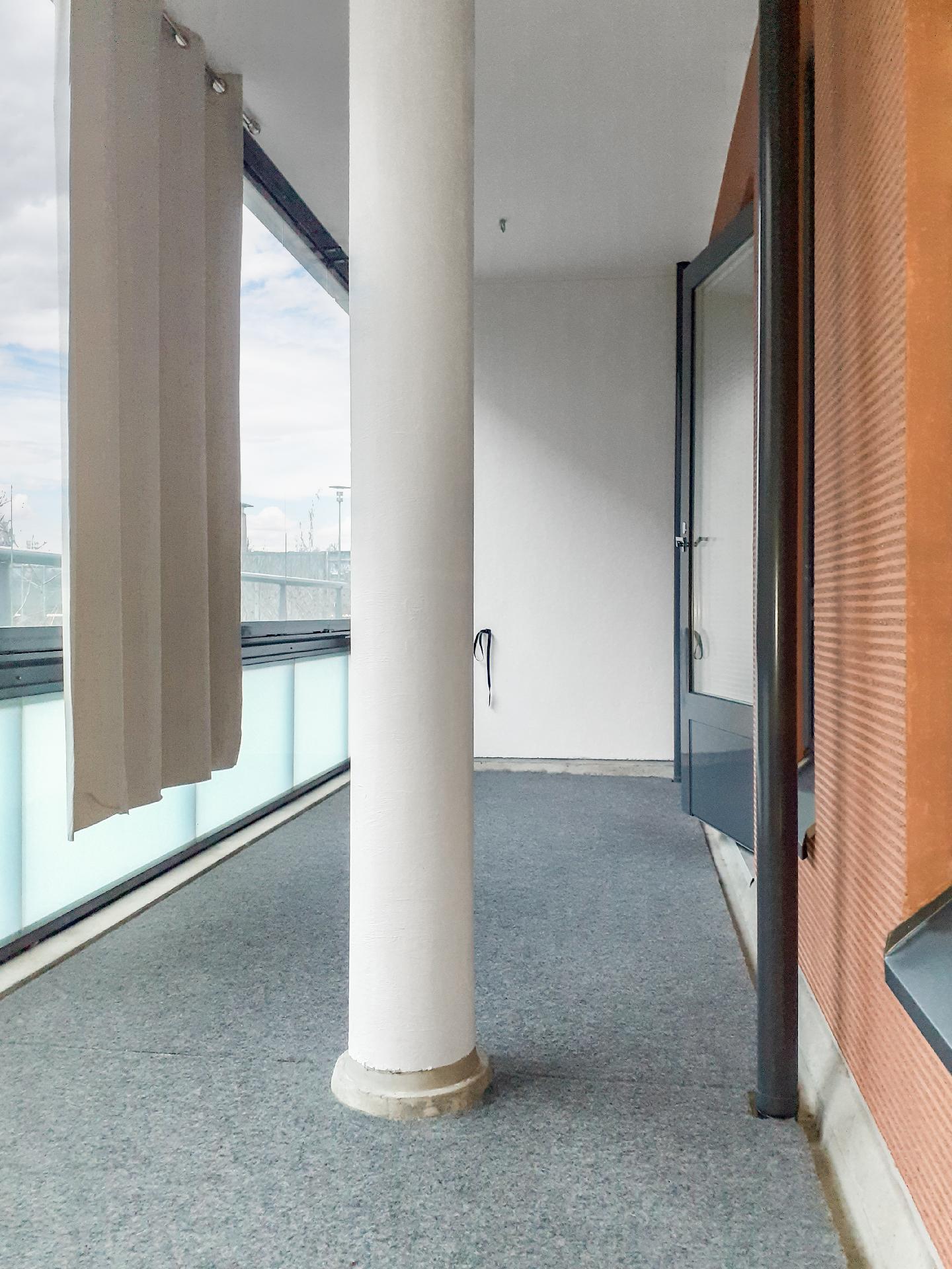 huoneiston levyinen lasitettu parveke