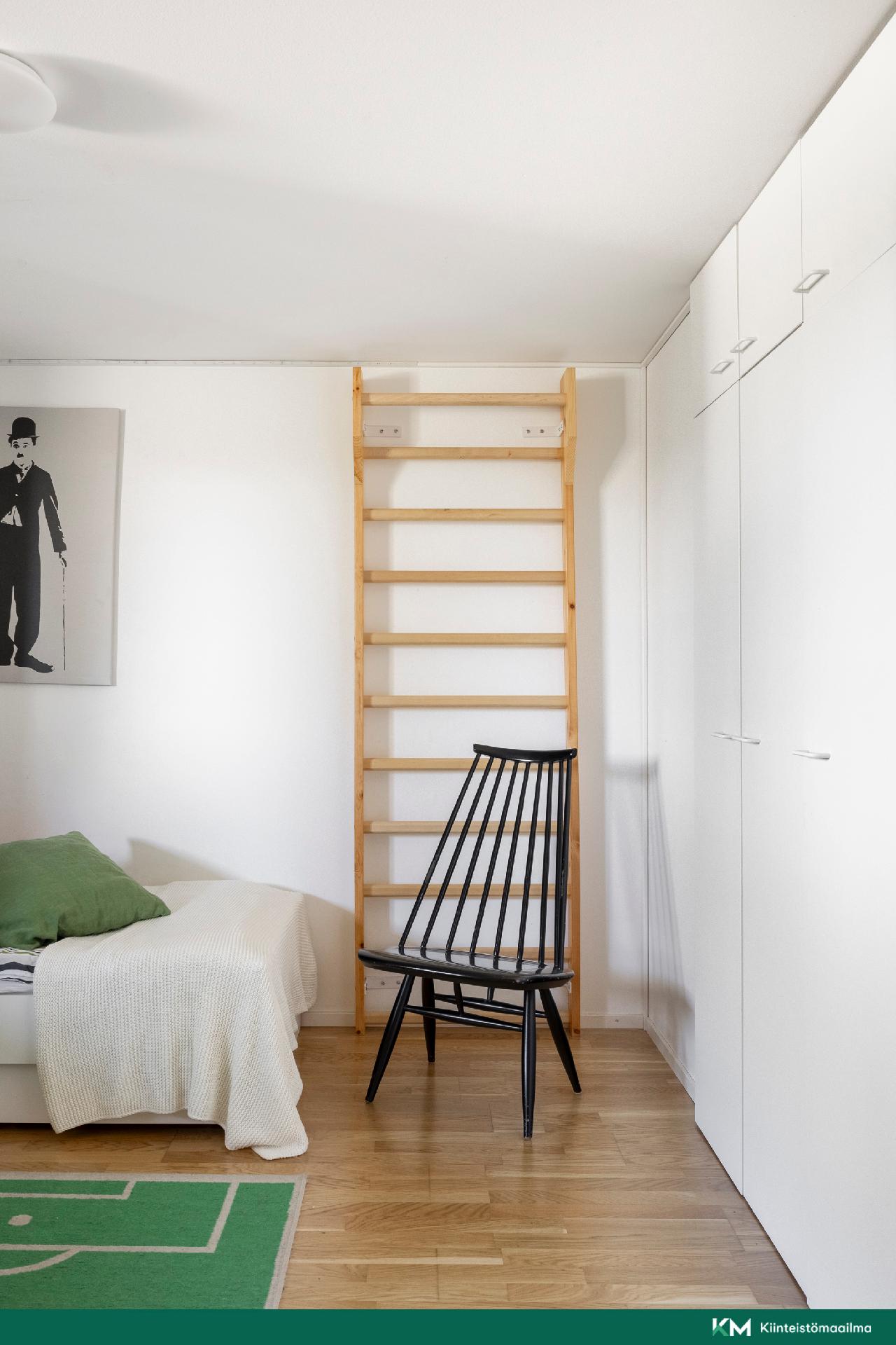 Läntinen koulupolku 8, Kauniainen