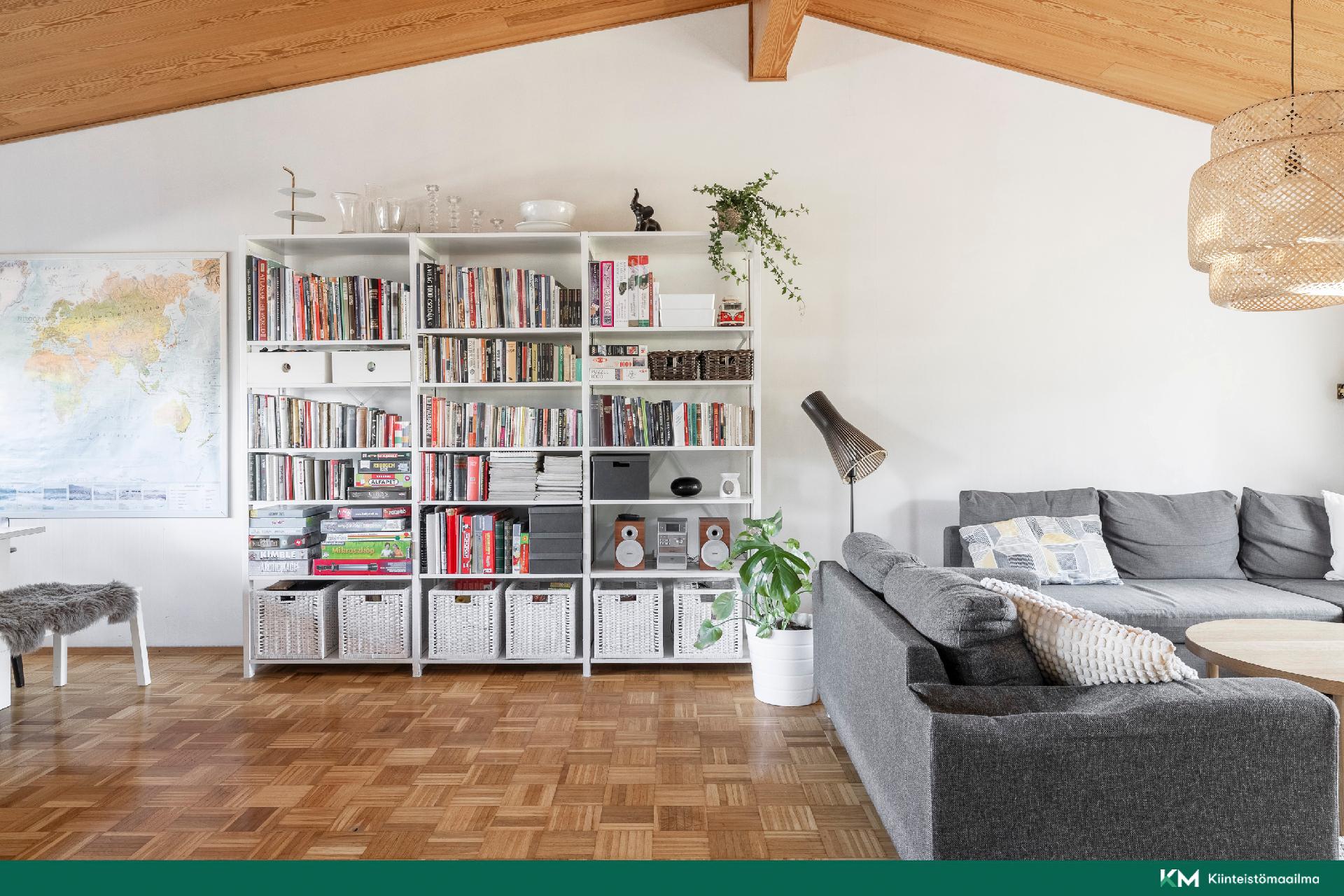 Läntinen koulupolku 8, Kauniainen