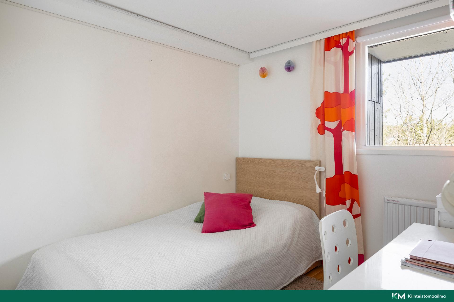 Läntinen koulupolku 8, Kauniainen