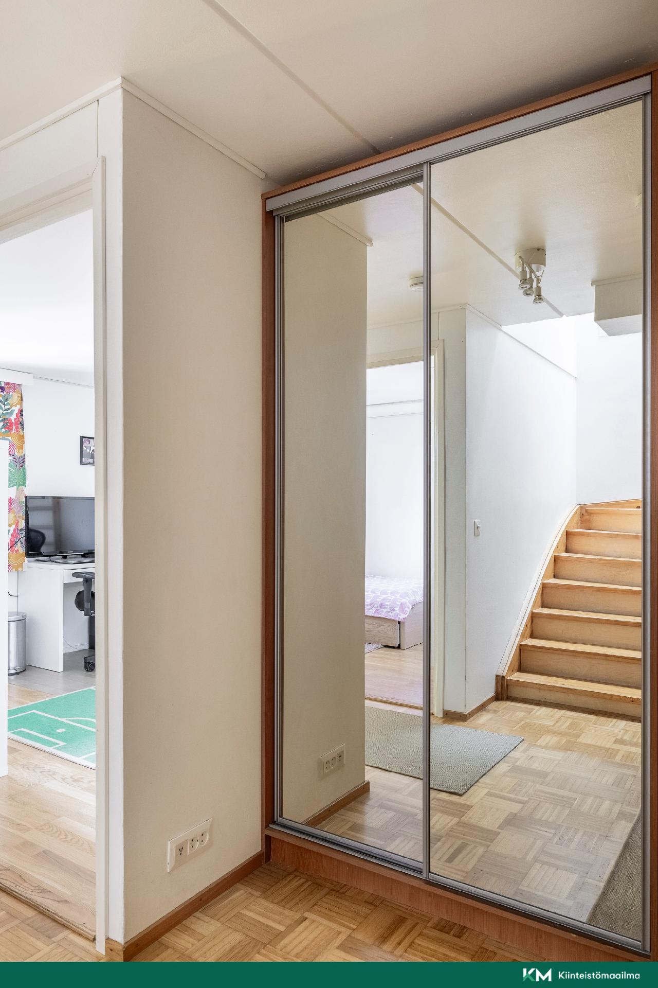 eteisessä liukuovikaapistot