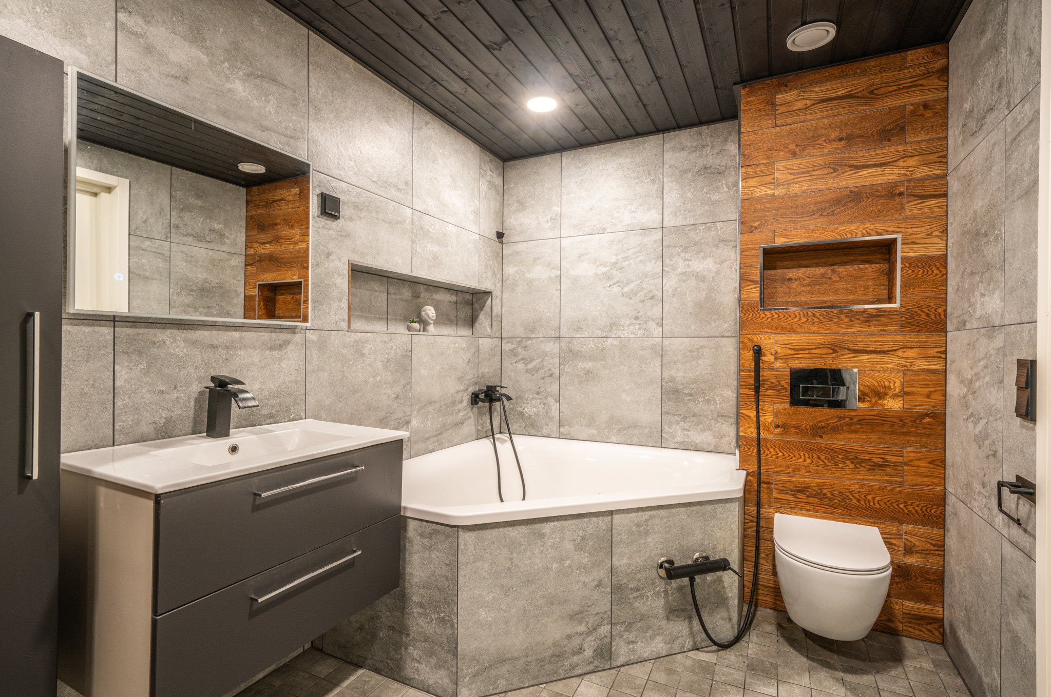 Alakerran kylpyhuone, amme