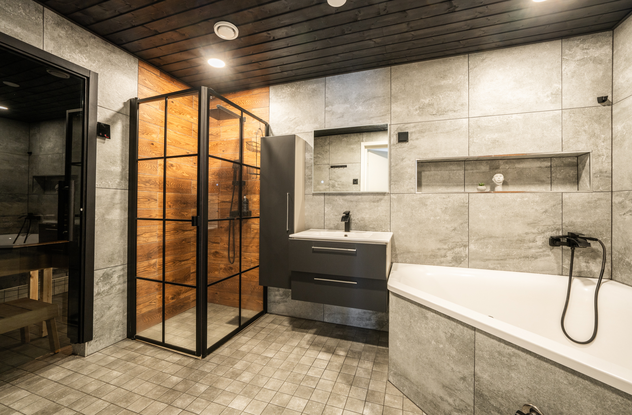 Alakerran kylpyhuone, suihku