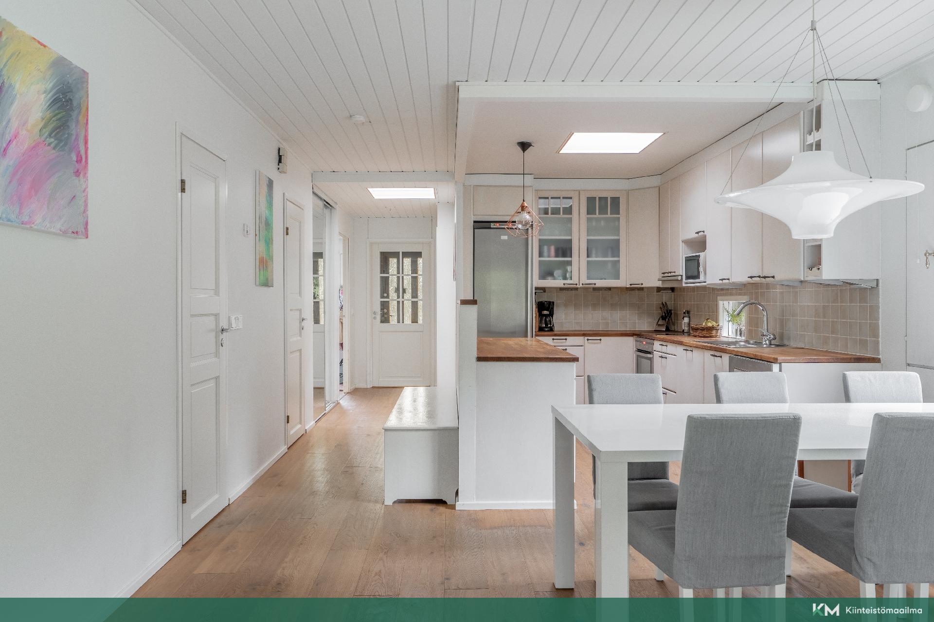 Keittiö ja käytävä