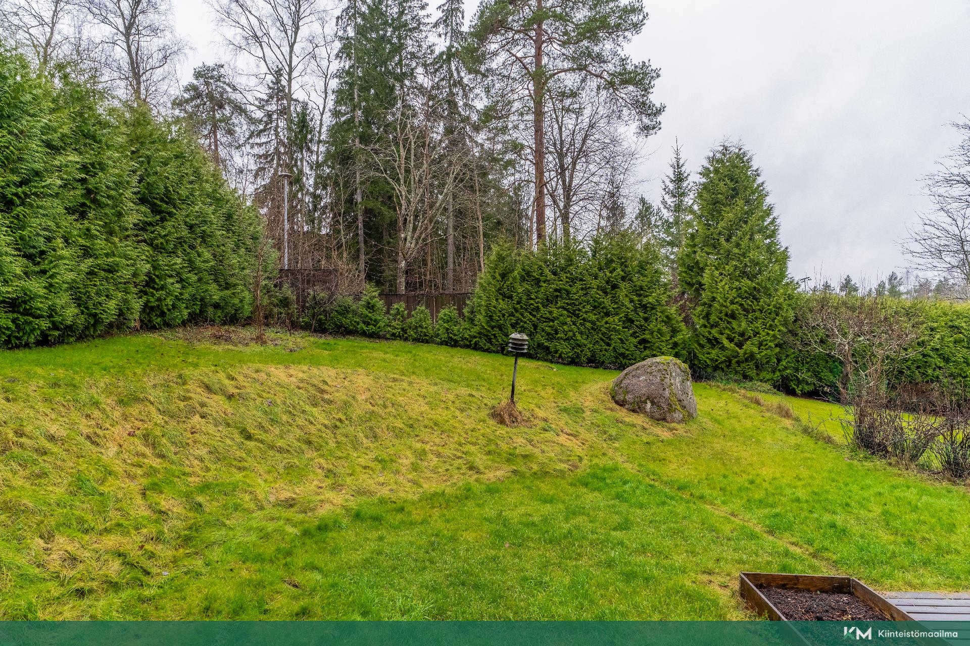 Pihanäkymä länteen